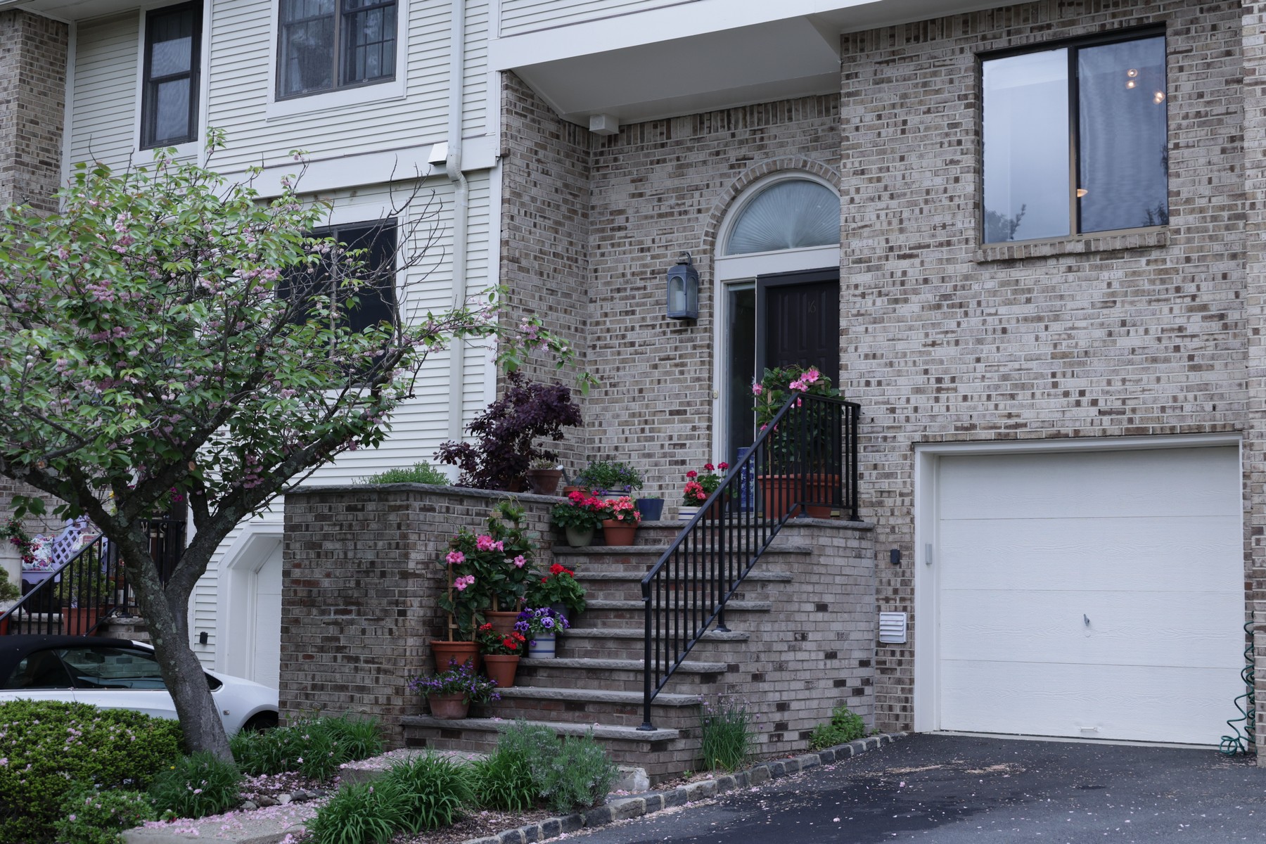 16 Otis Place