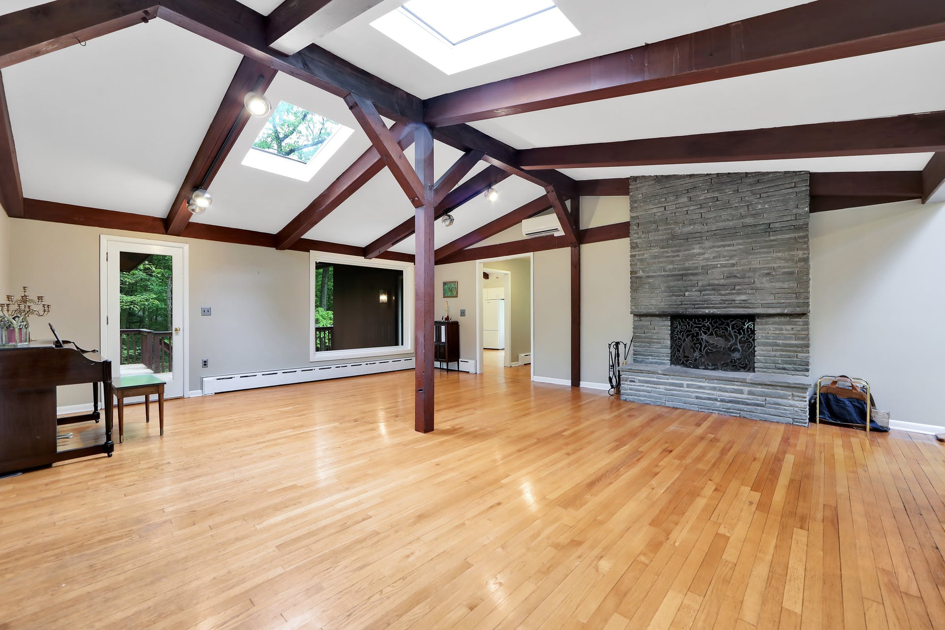 140 Skyline Drive