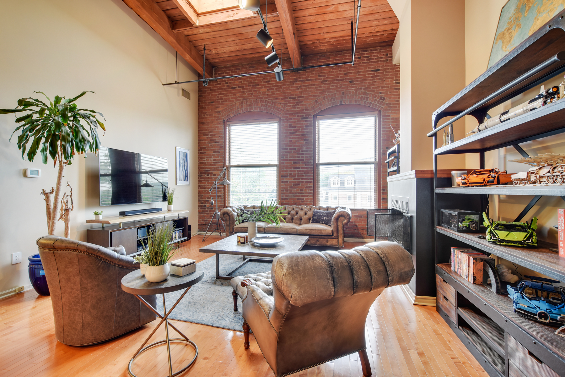 220 Main Street, #303