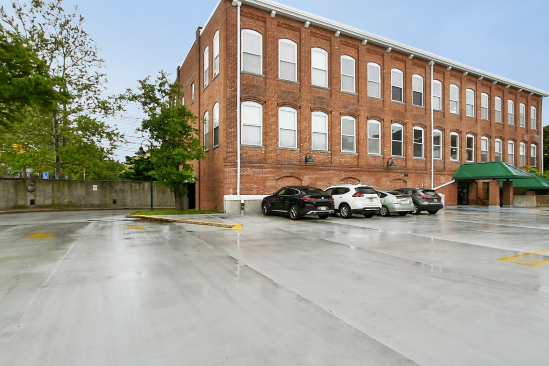 220 Main Street, #303
