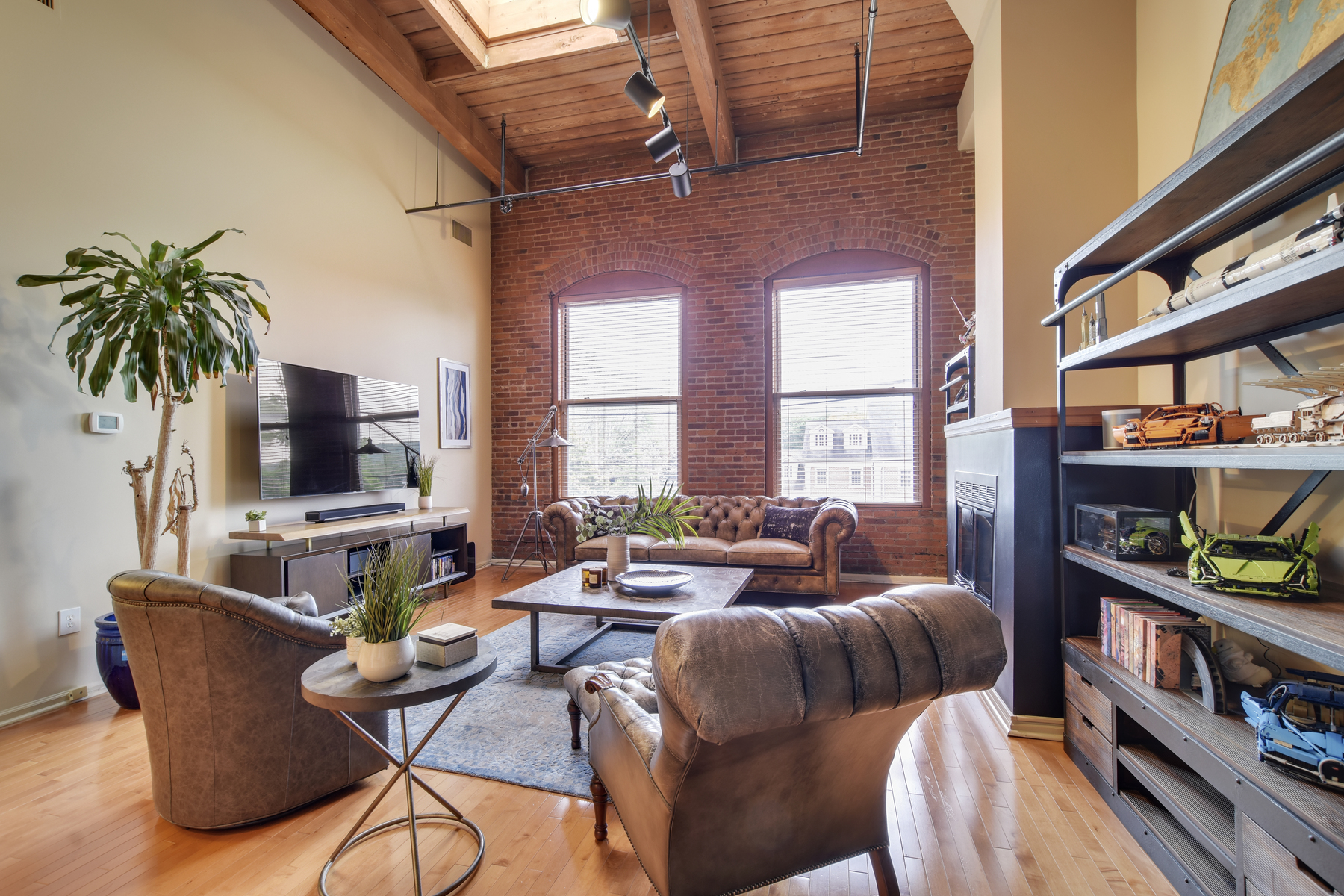 220 Main Street, #303