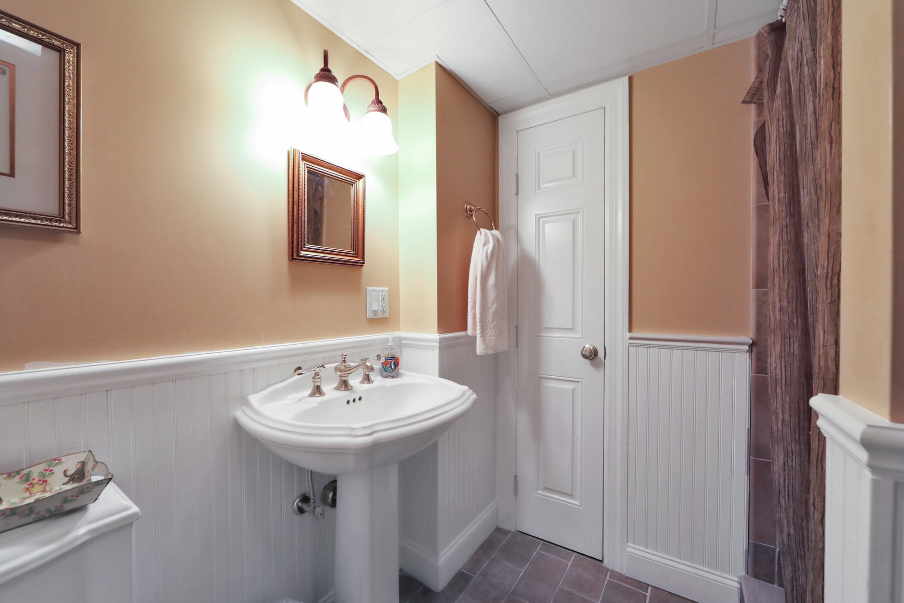 611 Bridle Path