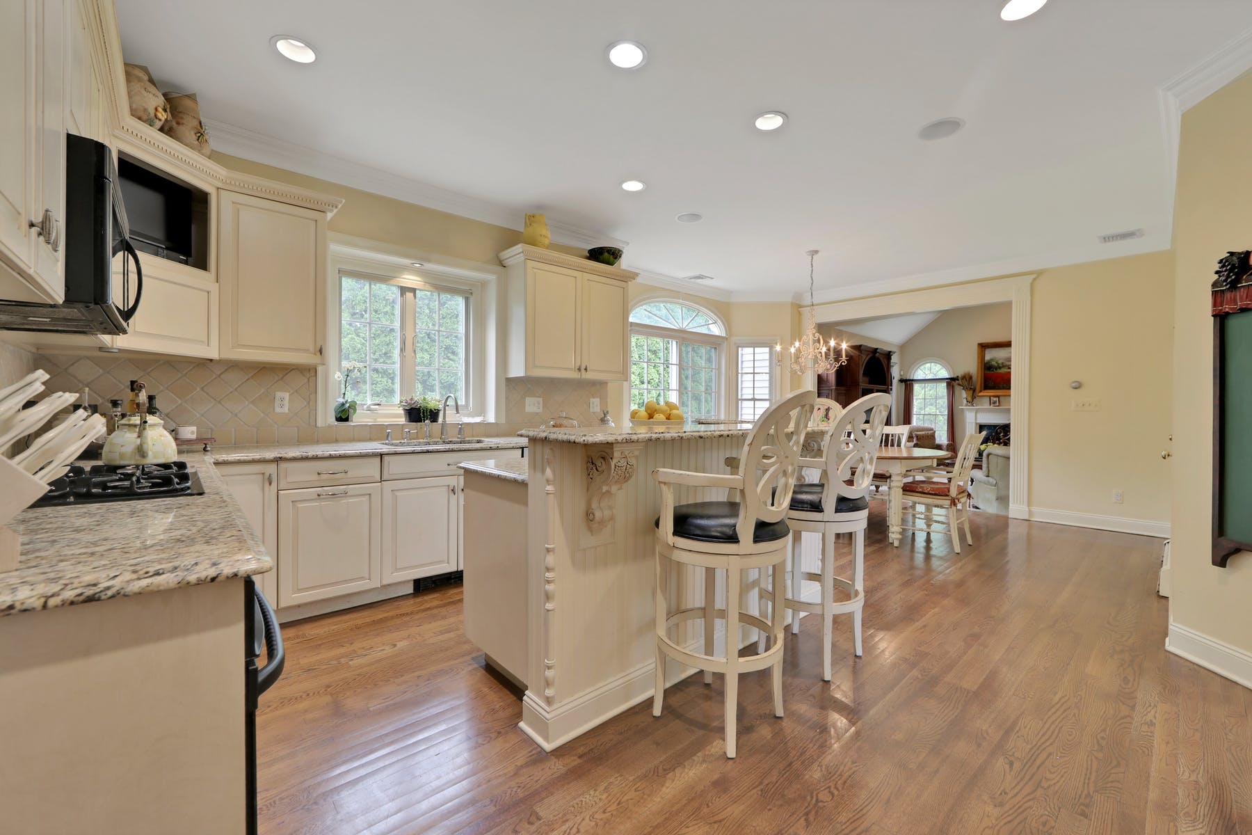 611 Bridle Path