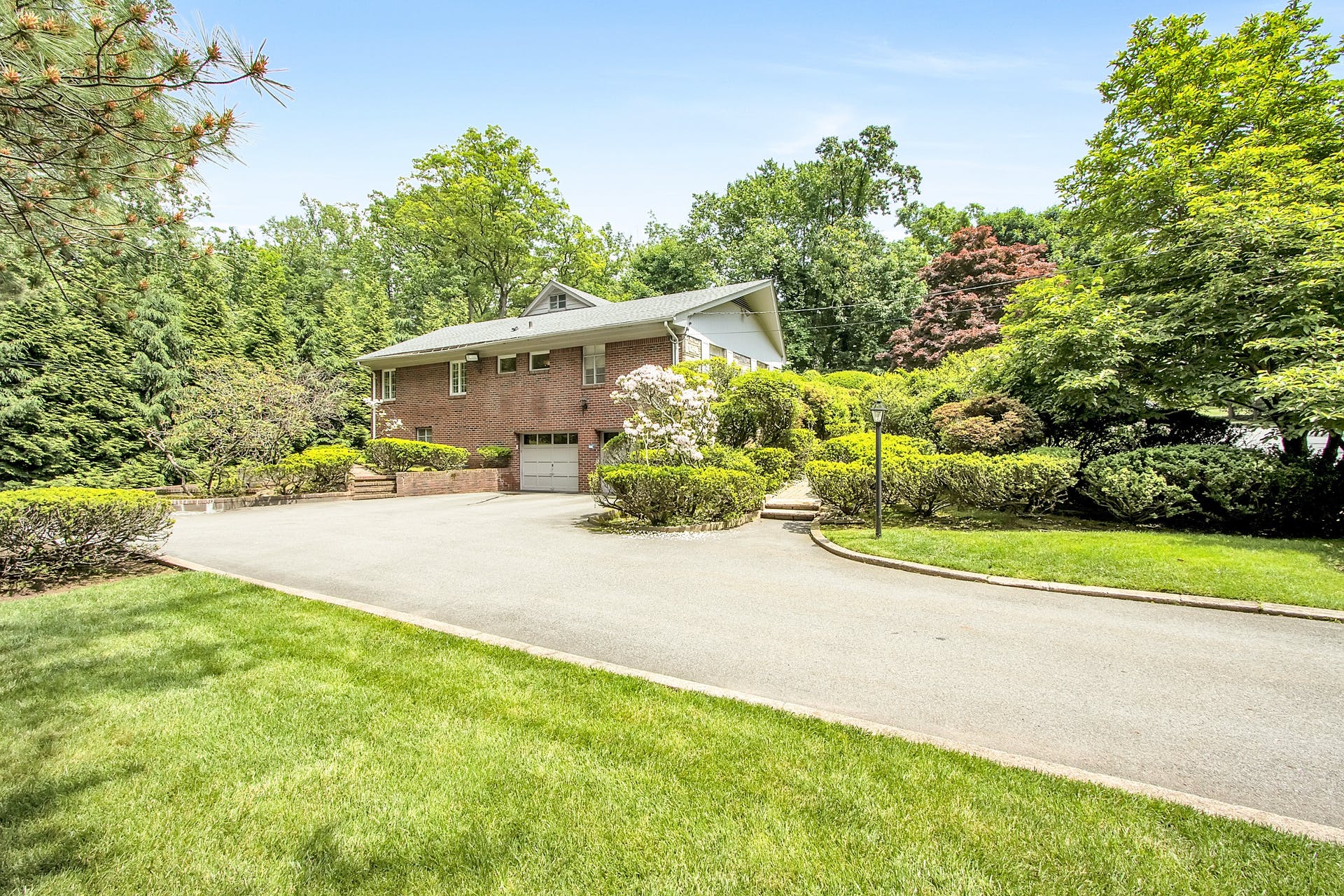 2 North Brae Court