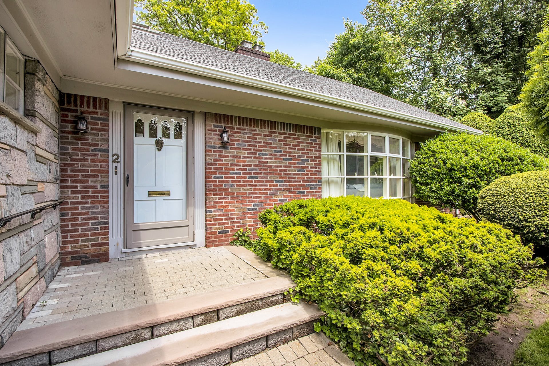2 North Brae Court