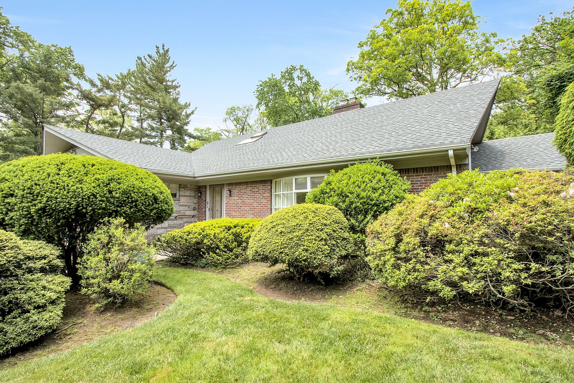 2 North Brae Court