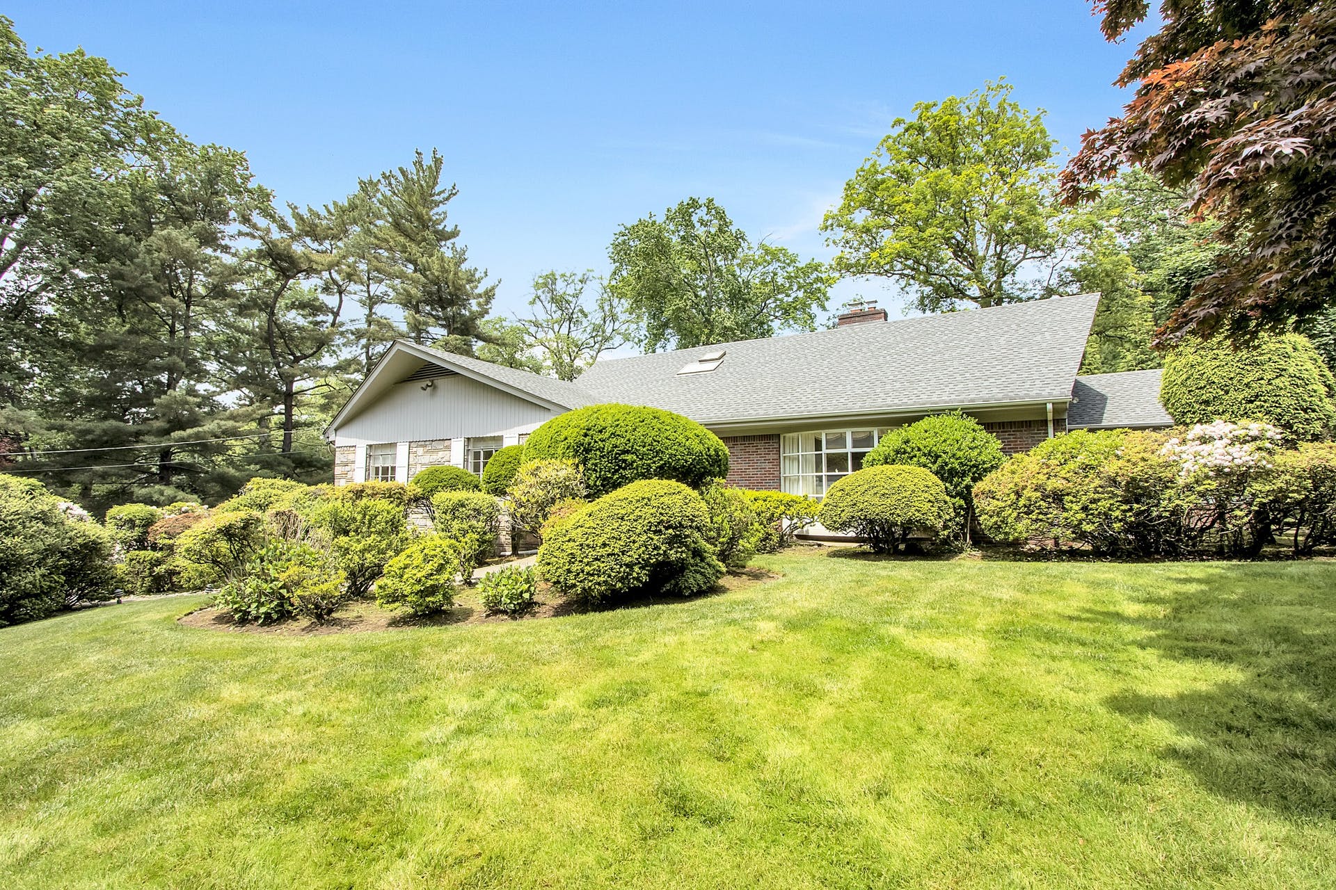 2 North Brae Court