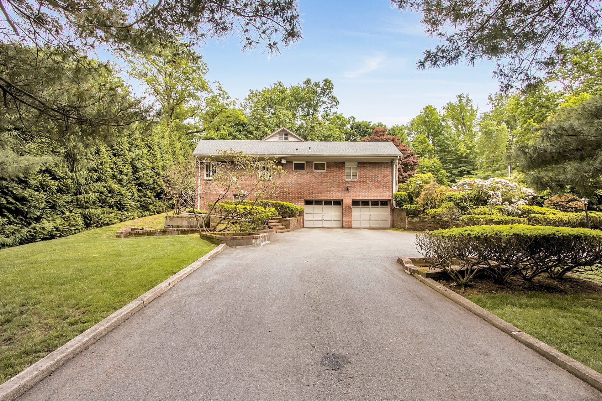 2 North Brae Court