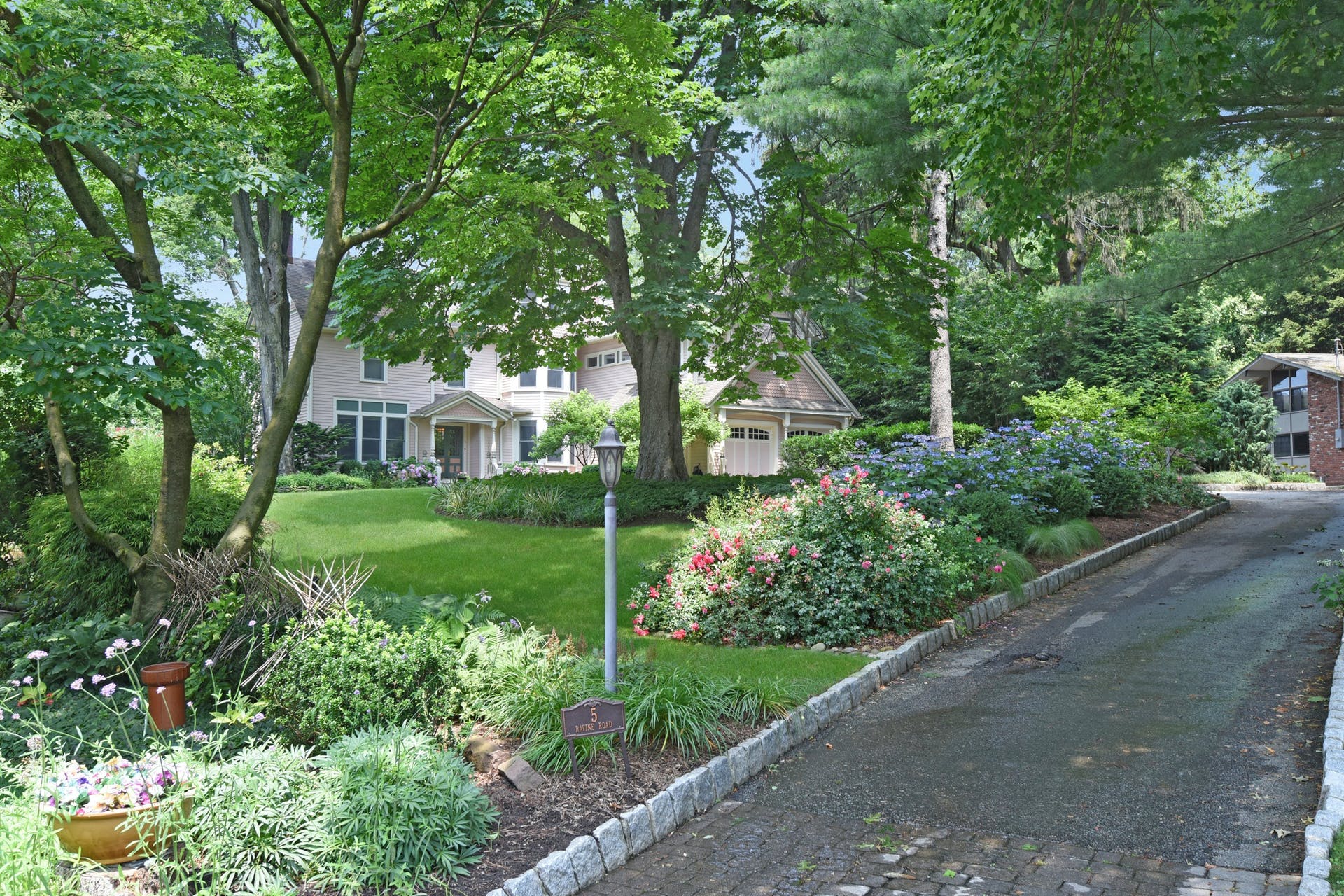 5 Ravine Road