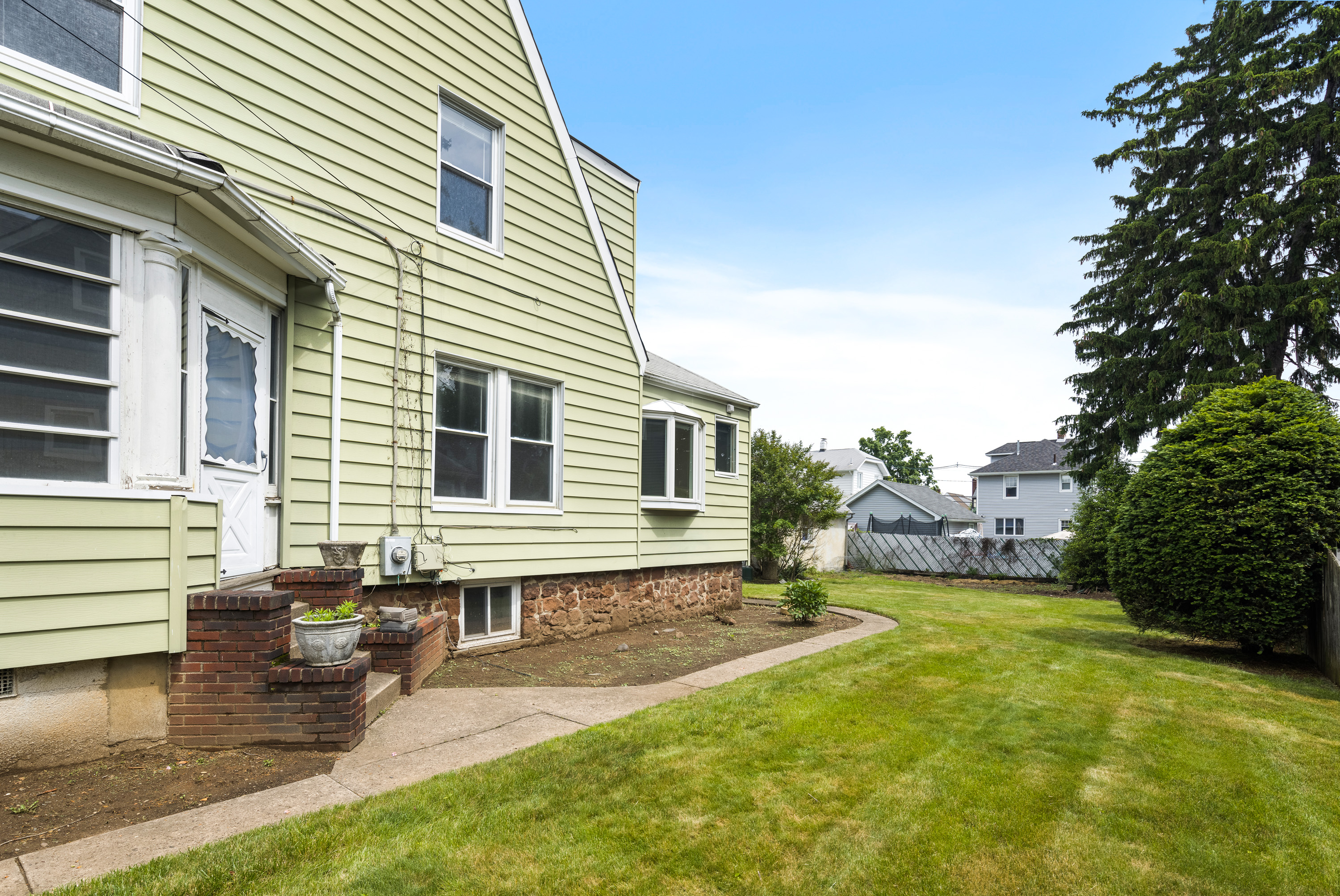 311 Lawrence Avenue