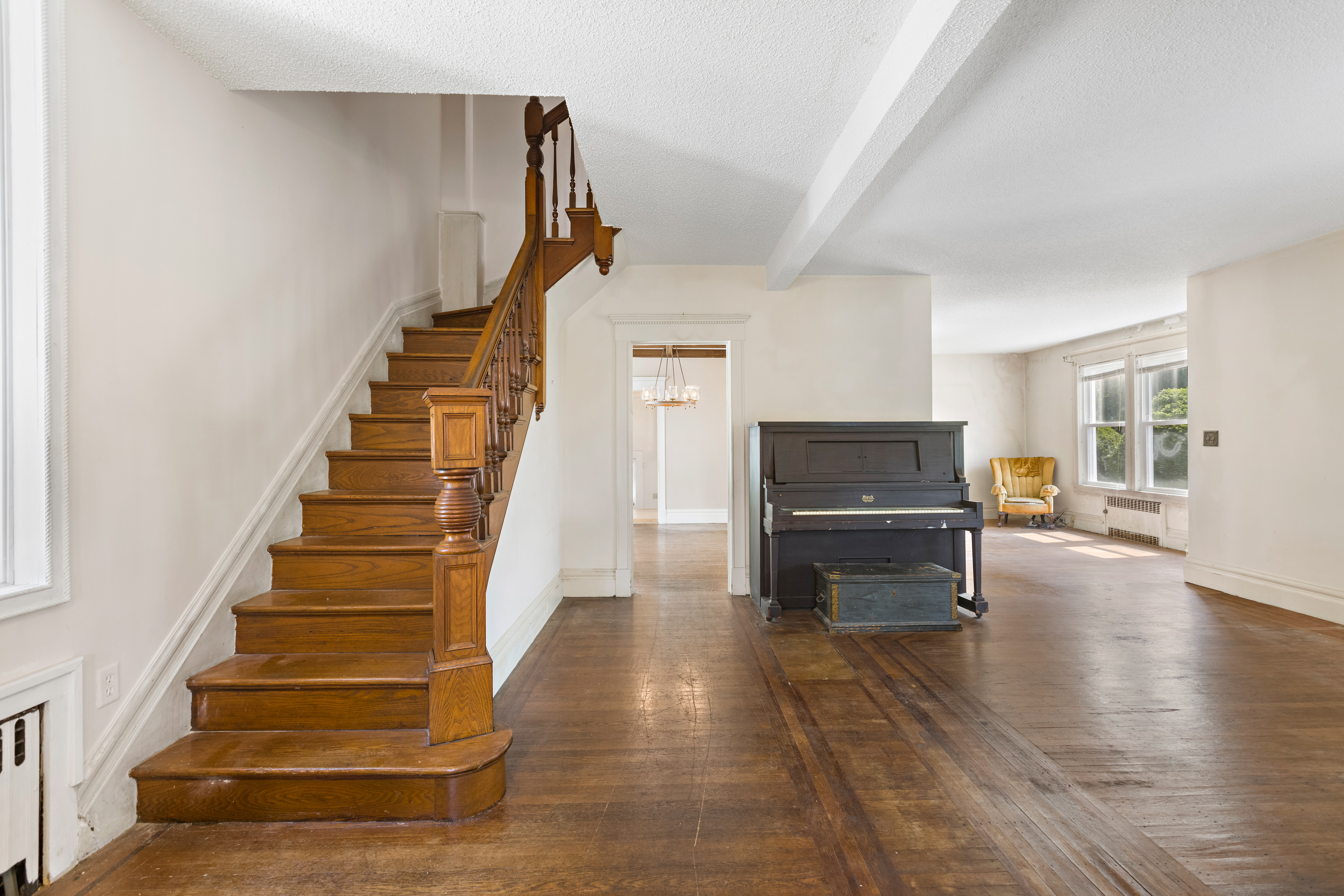311 Lawrence Avenue