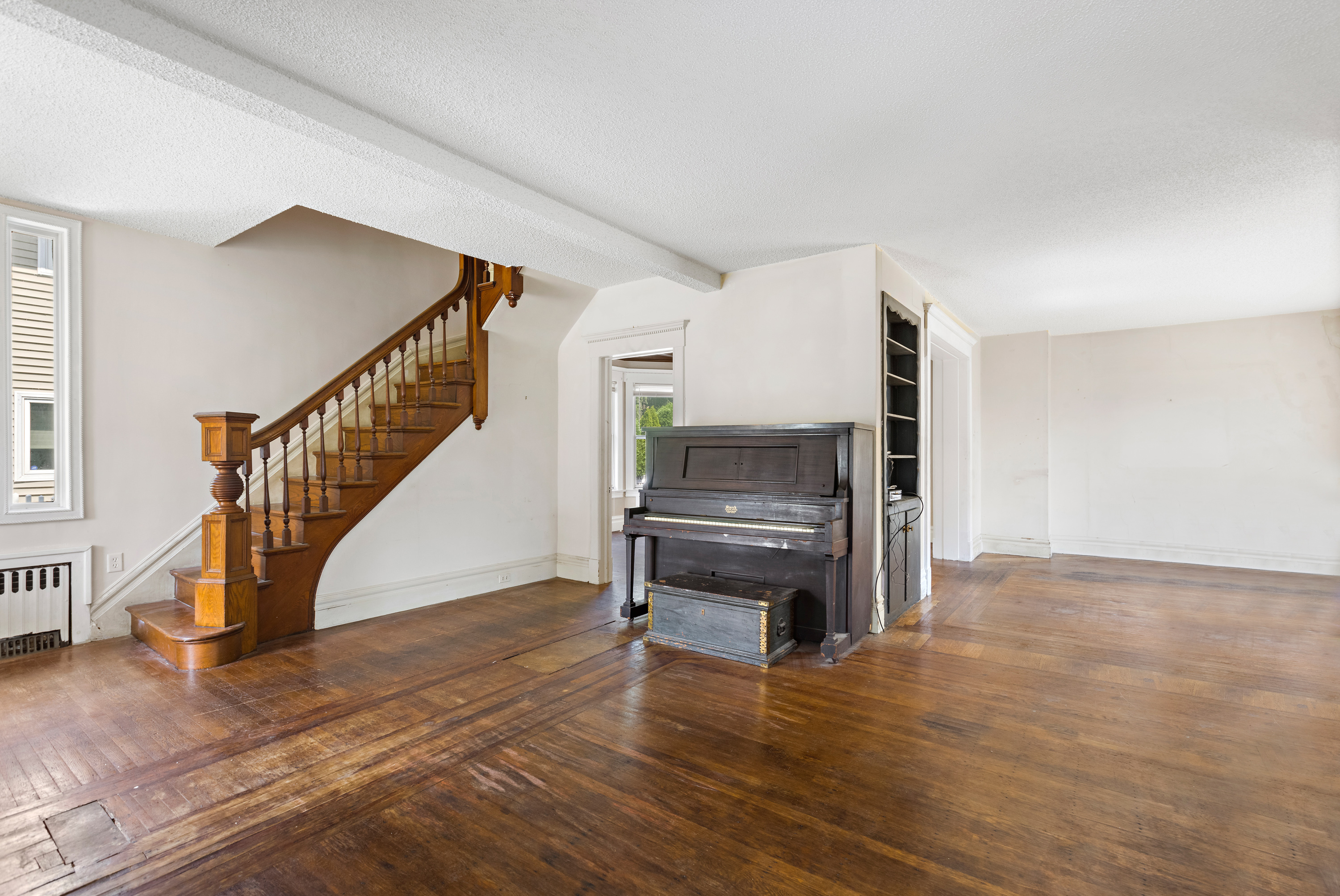 311 Lawrence Avenue