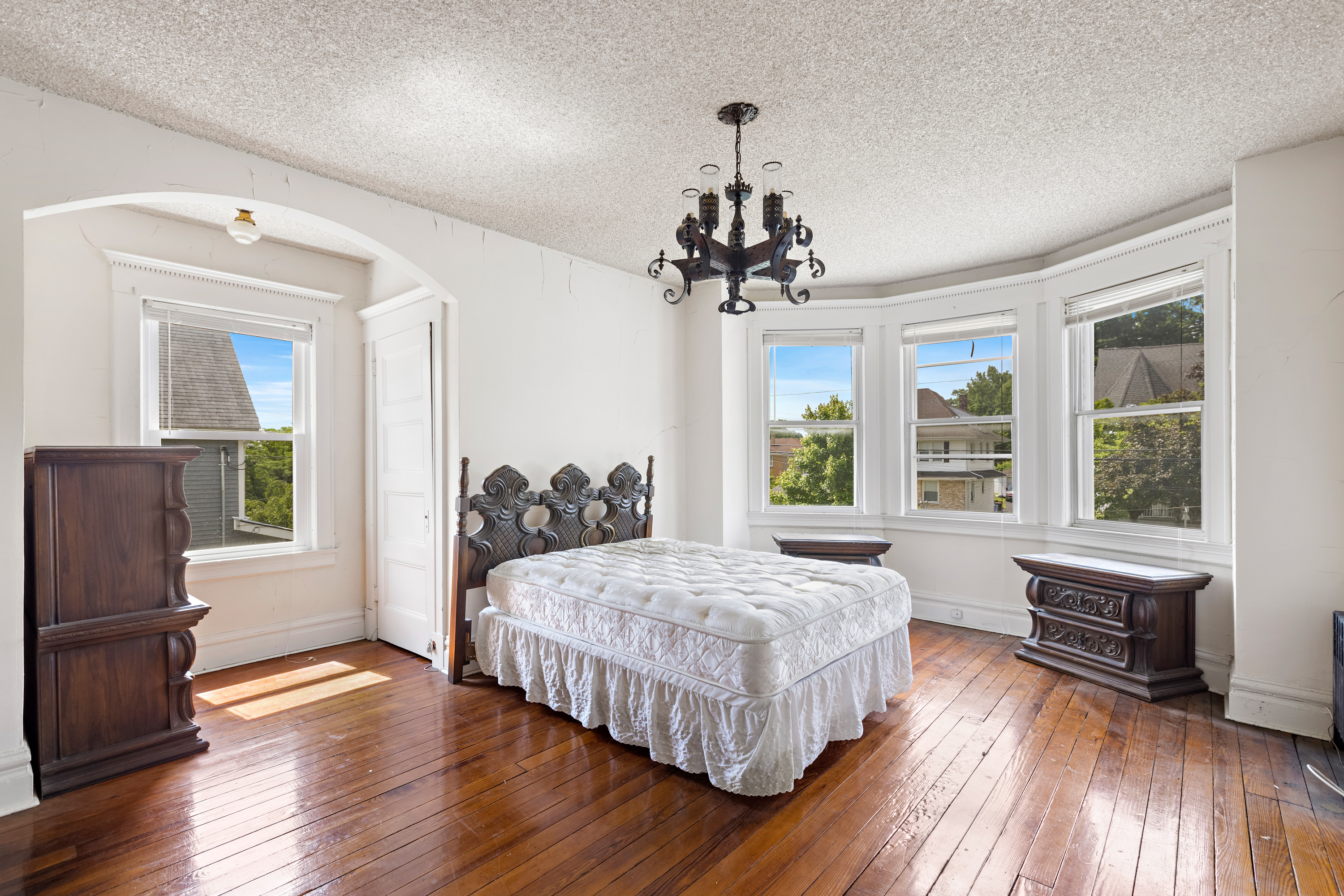 311 Lawrence Avenue