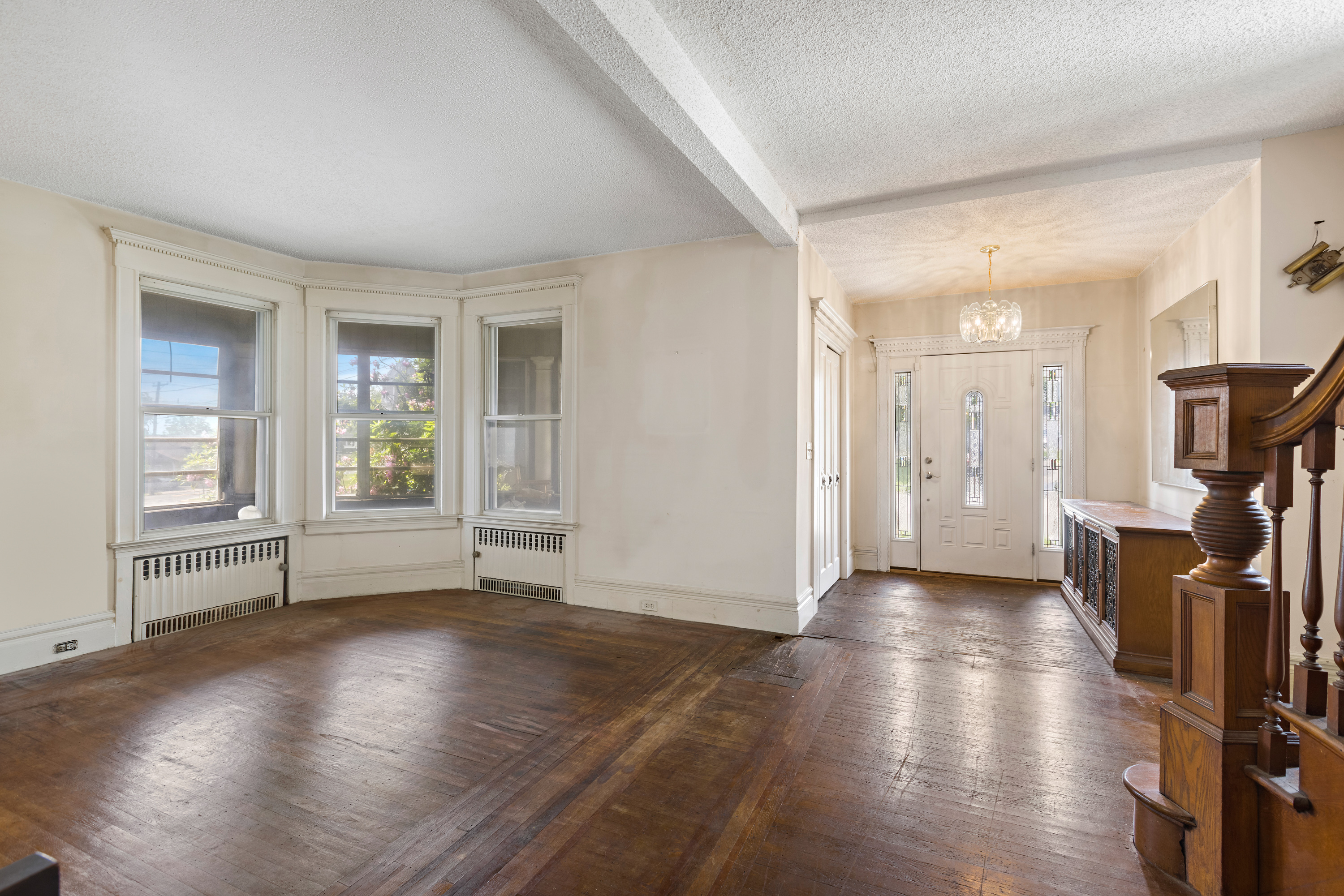 311 Lawrence Avenue