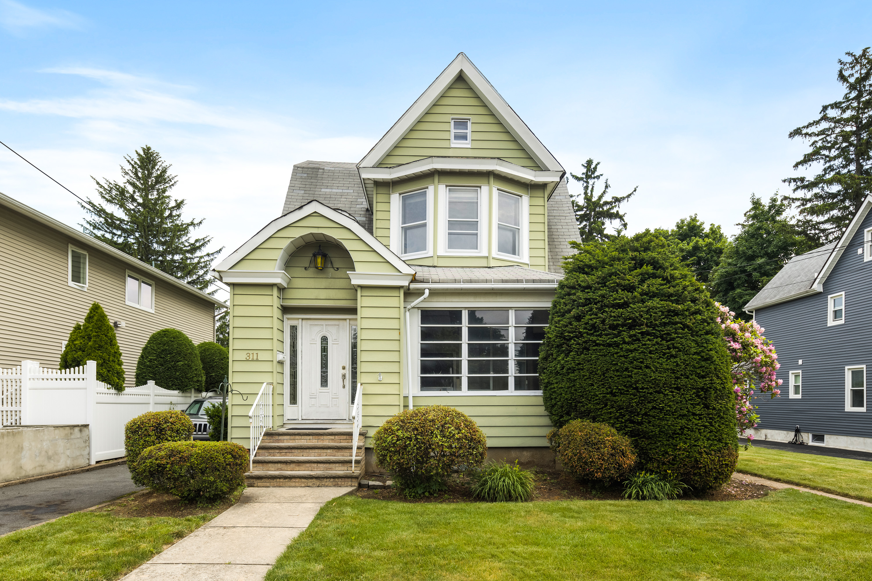 311 Lawrence Avenue