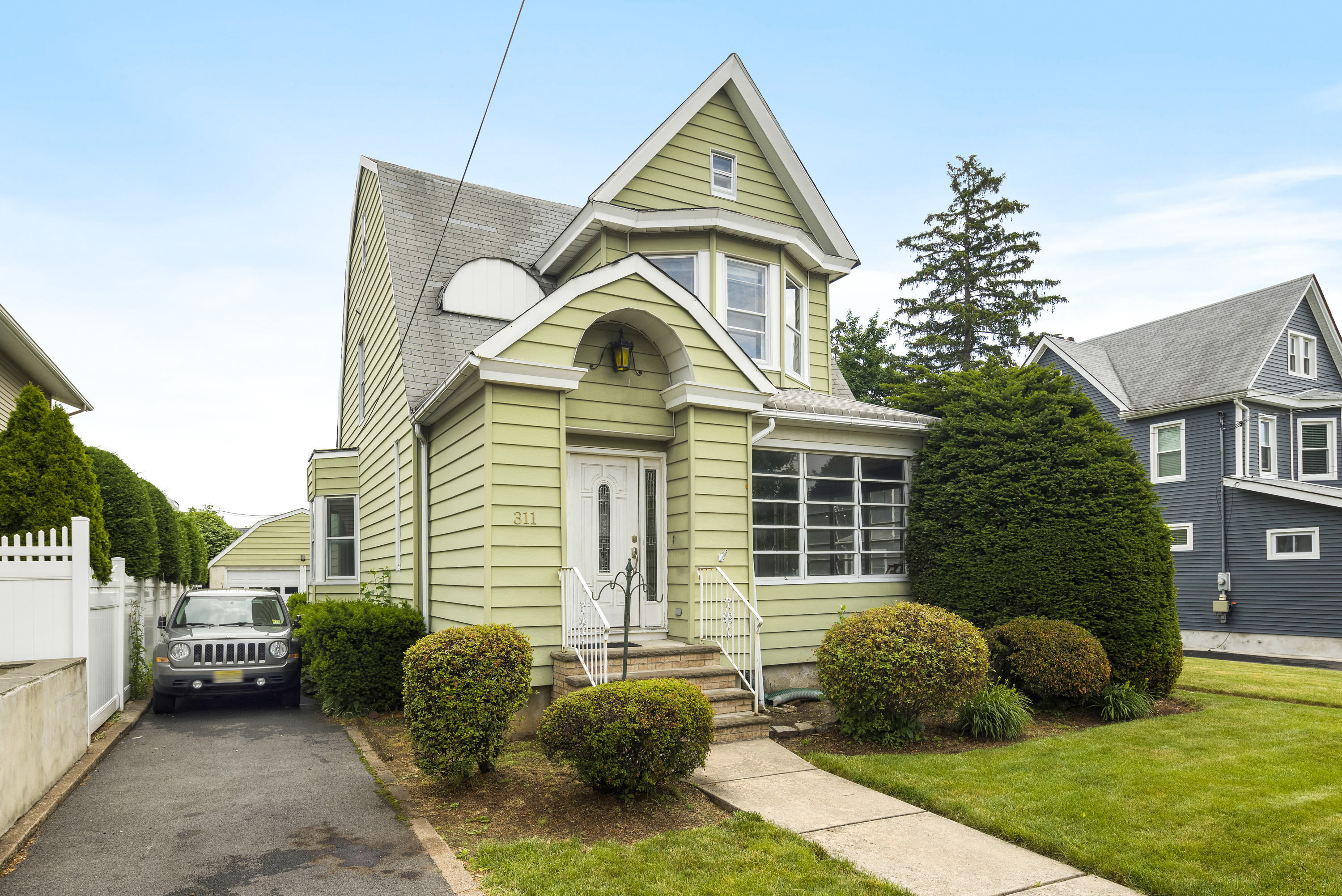 311 Lawrence Avenue