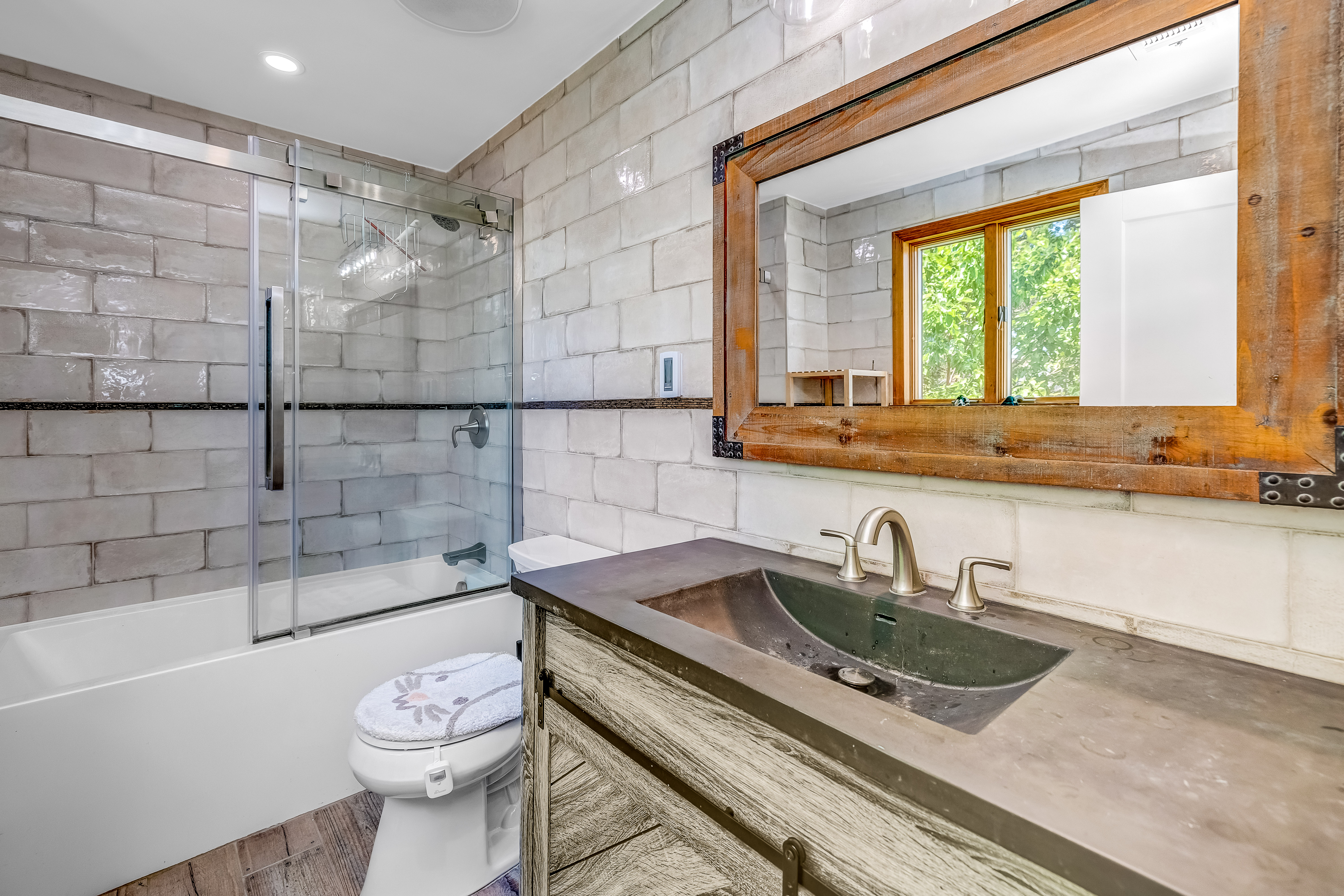 328 Travers Place