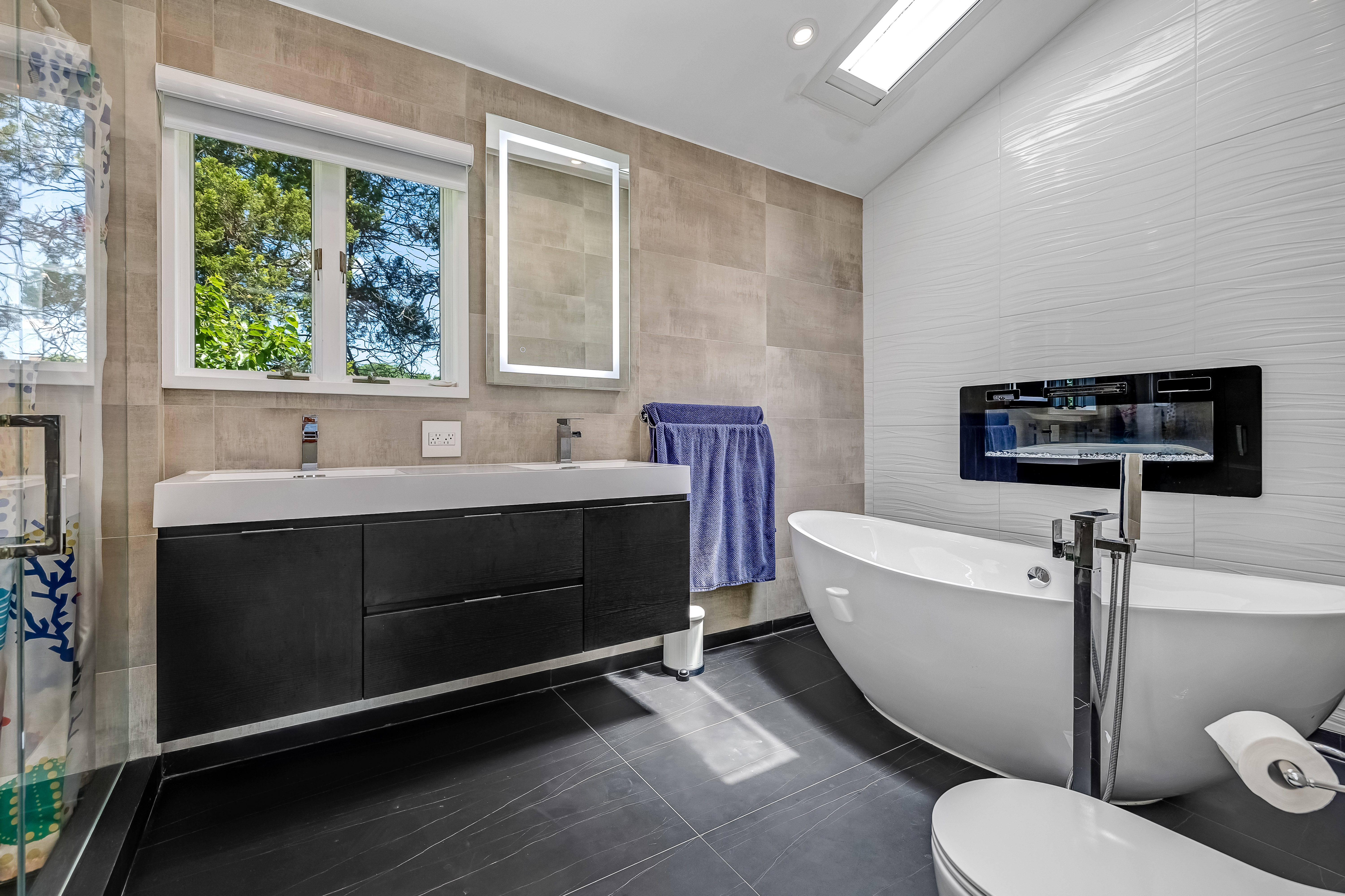 328 Travers Place