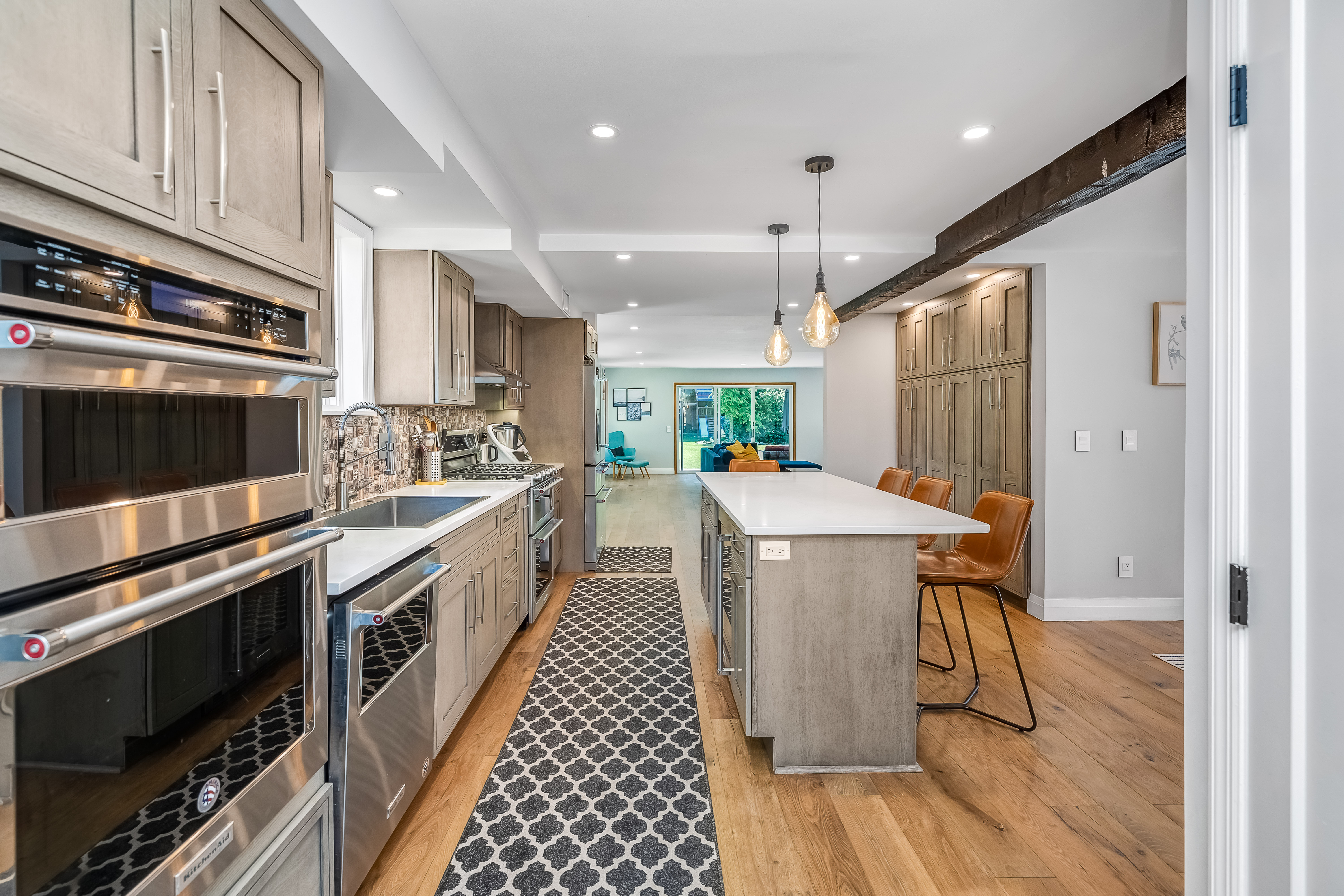 328 Travers Place