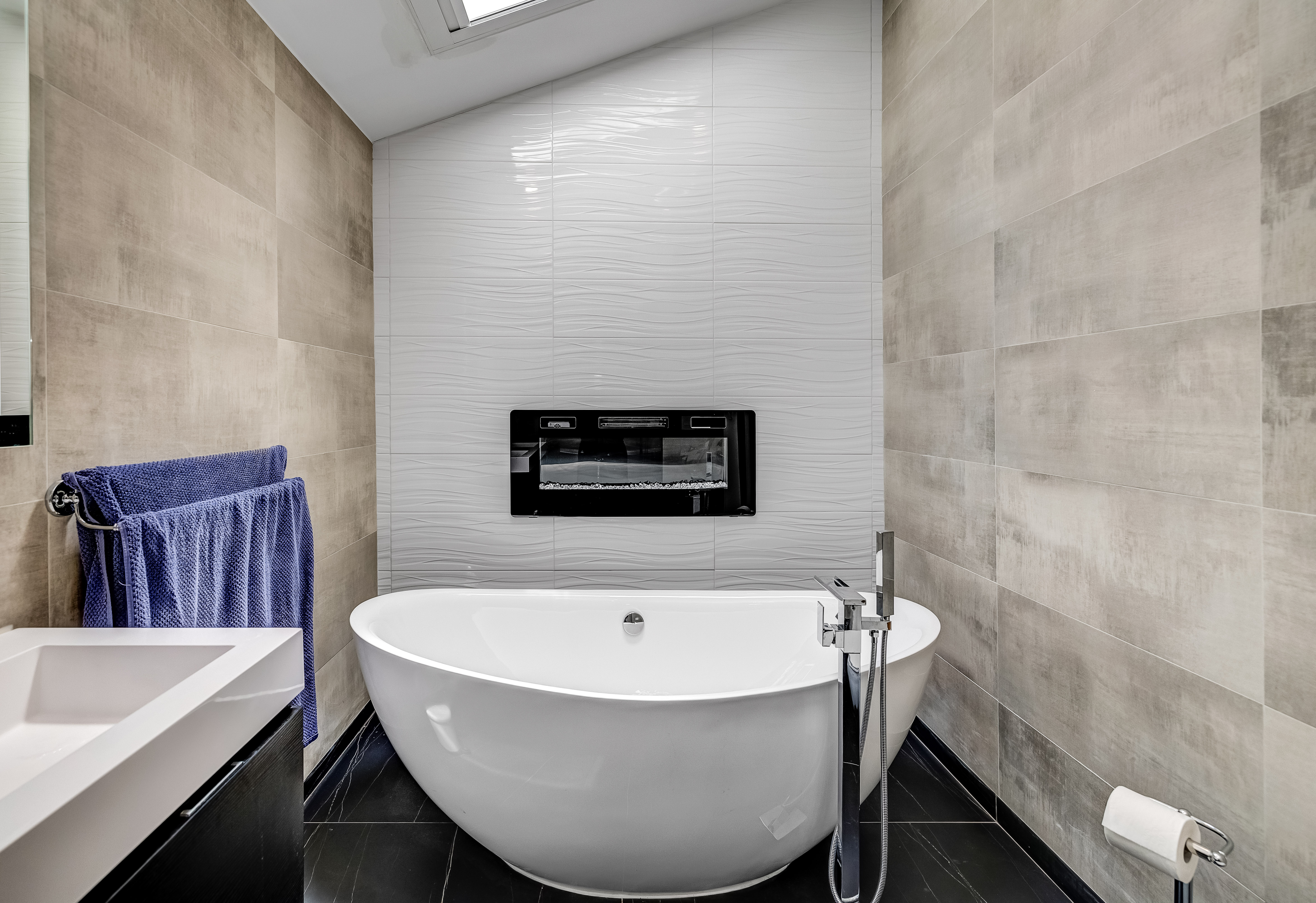328 Travers Place