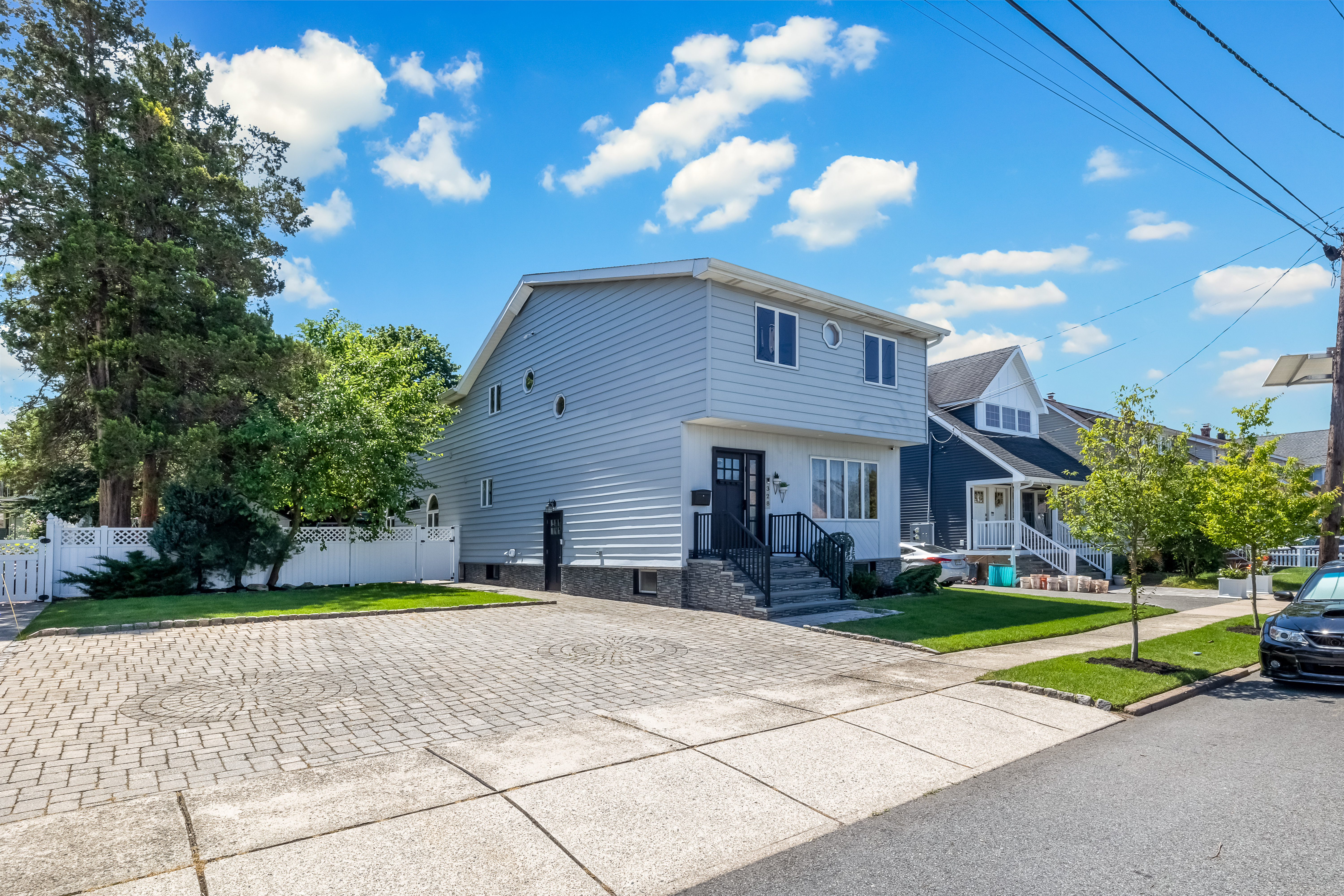 328 Travers Place