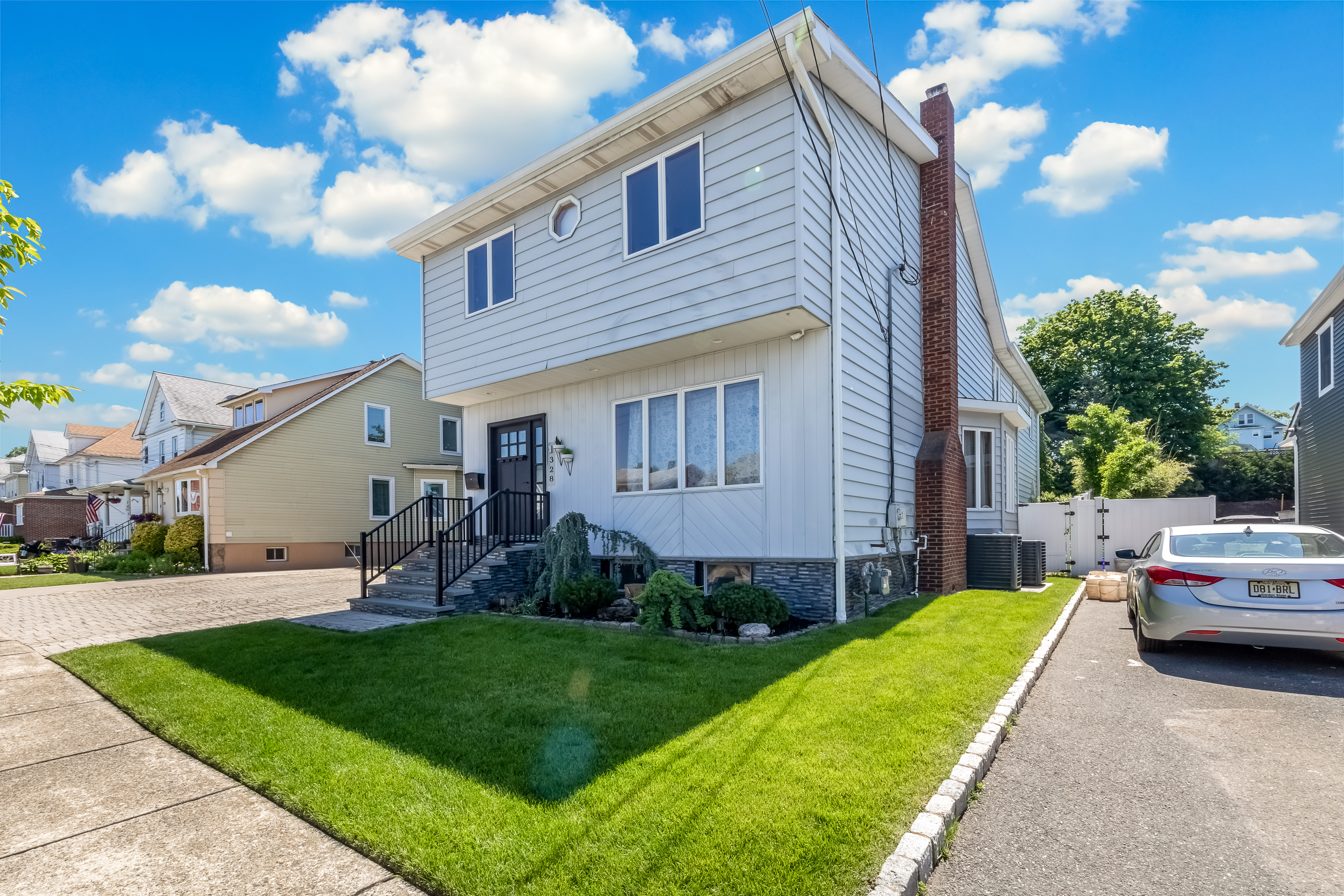 328 Travers Place