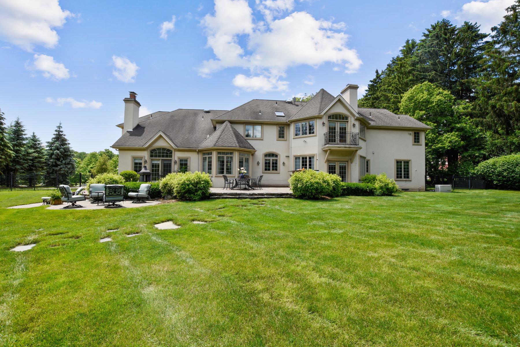 6 Sandstone Ridge