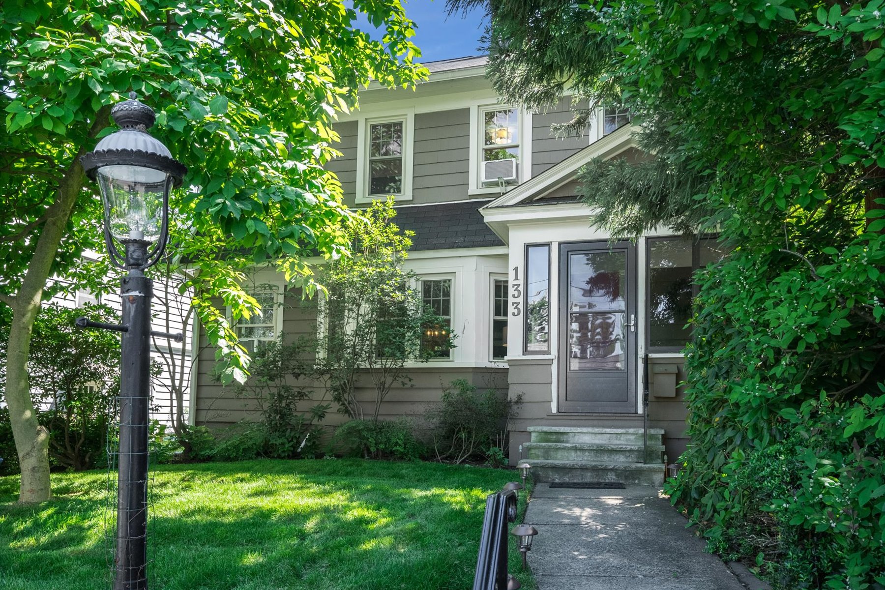 133 Woodlawn Avenue