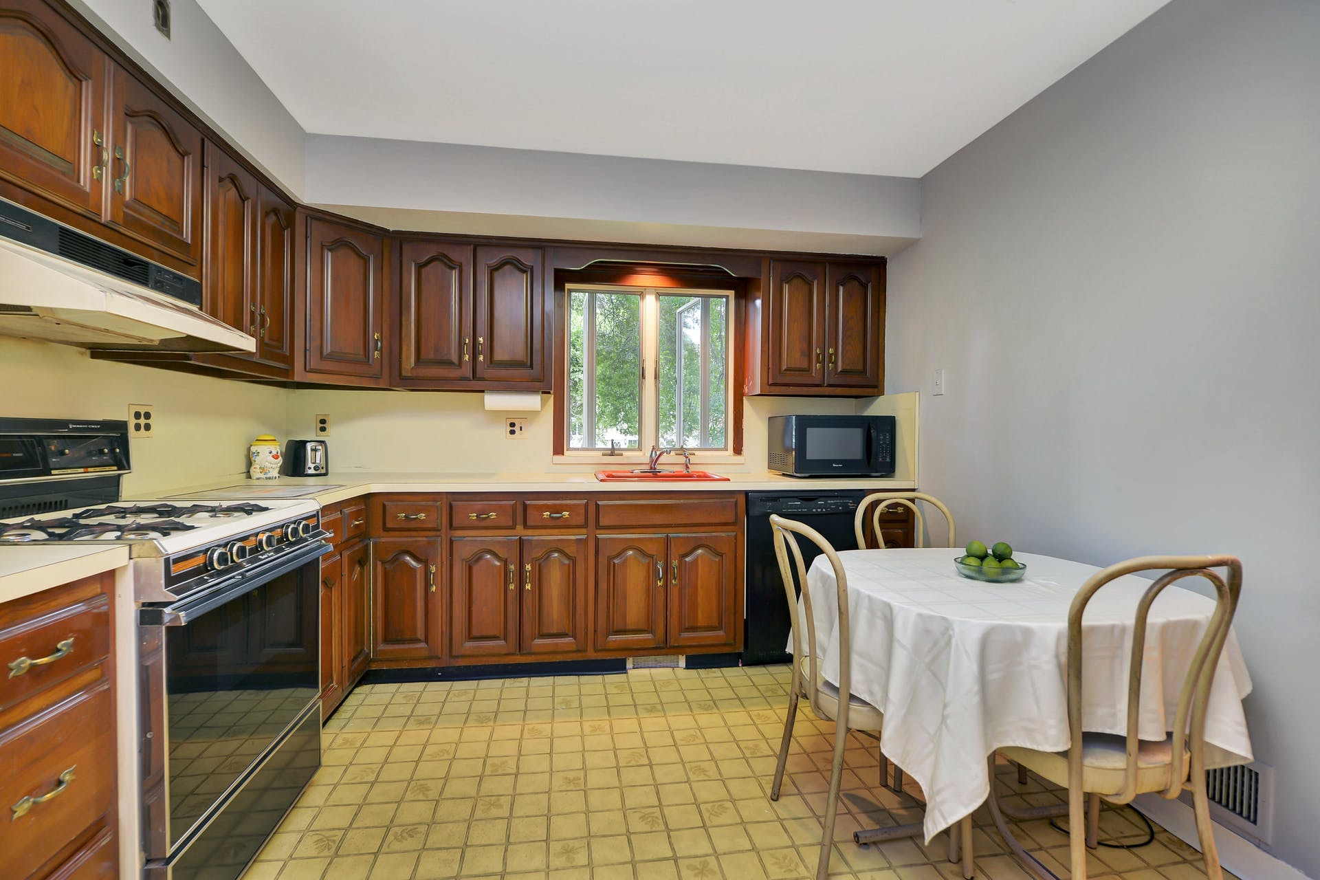454 Kossuth Street