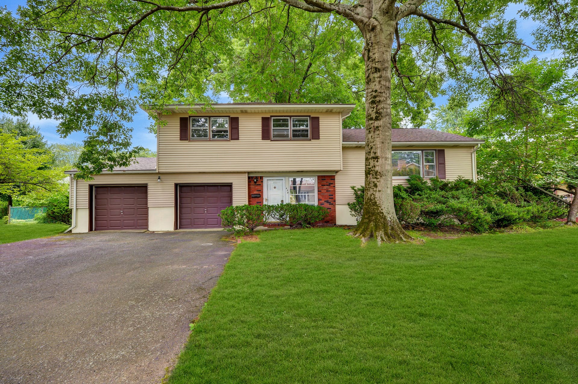 454 Kossuth Street