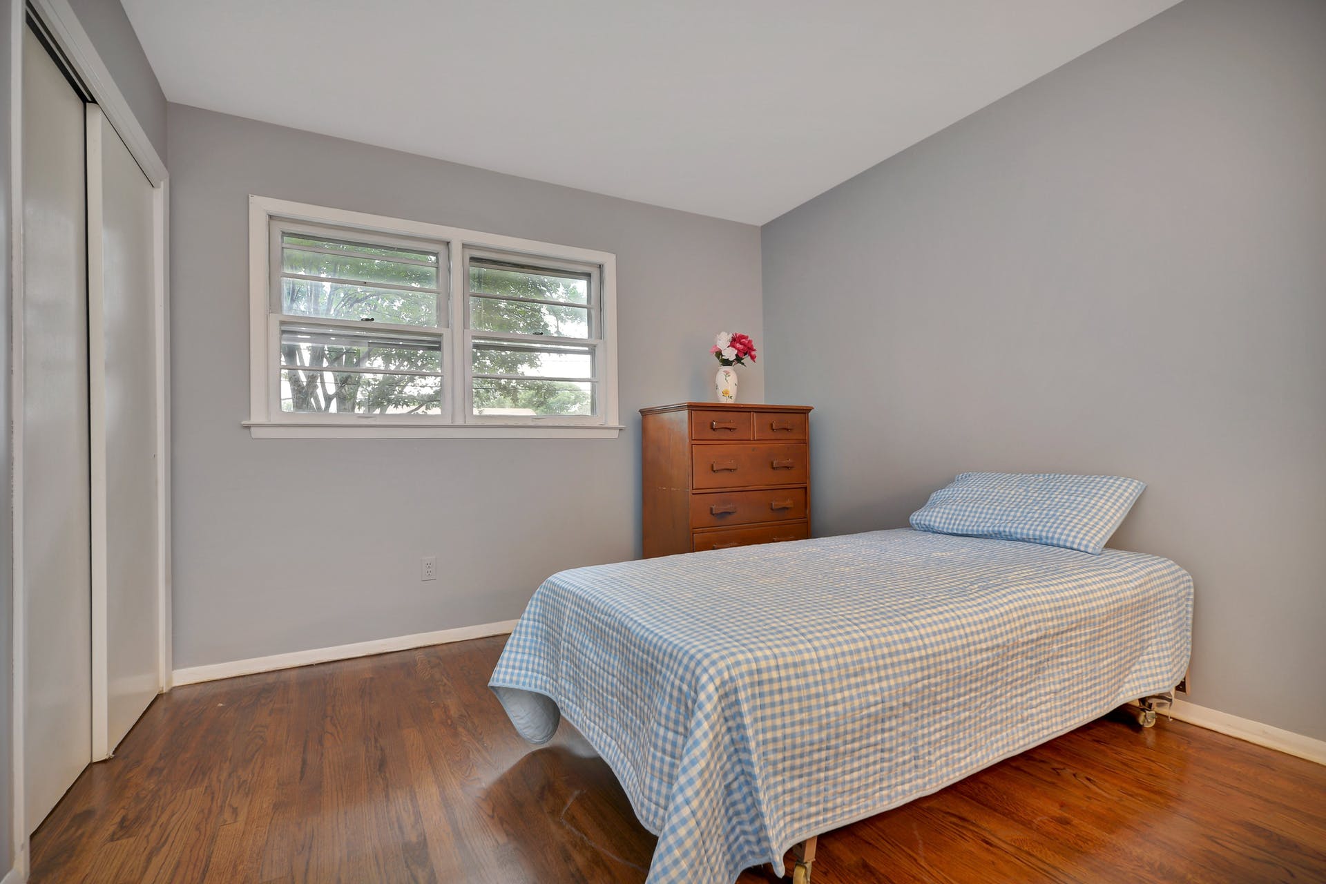454 Kossuth Street