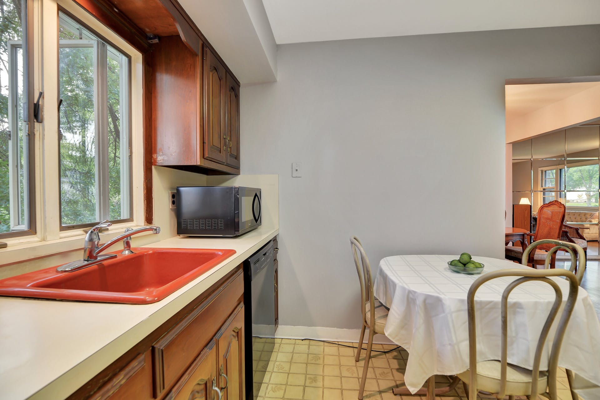 454 Kossuth Street