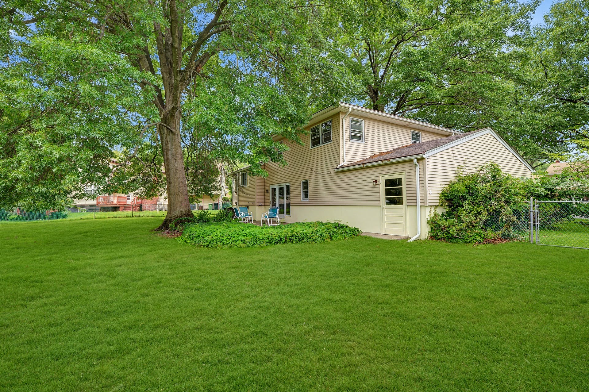 454 Kossuth Street