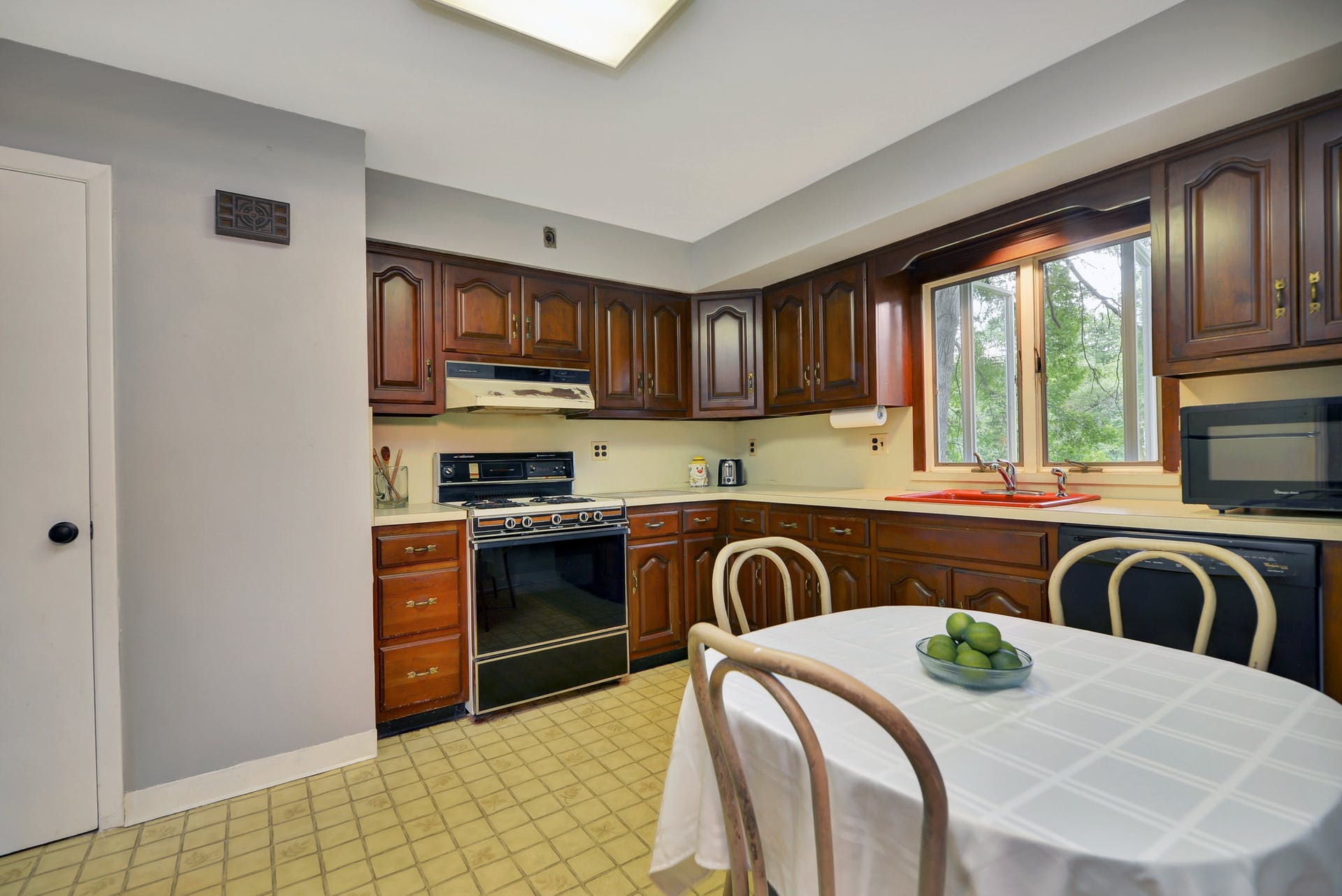 454 Kossuth Street