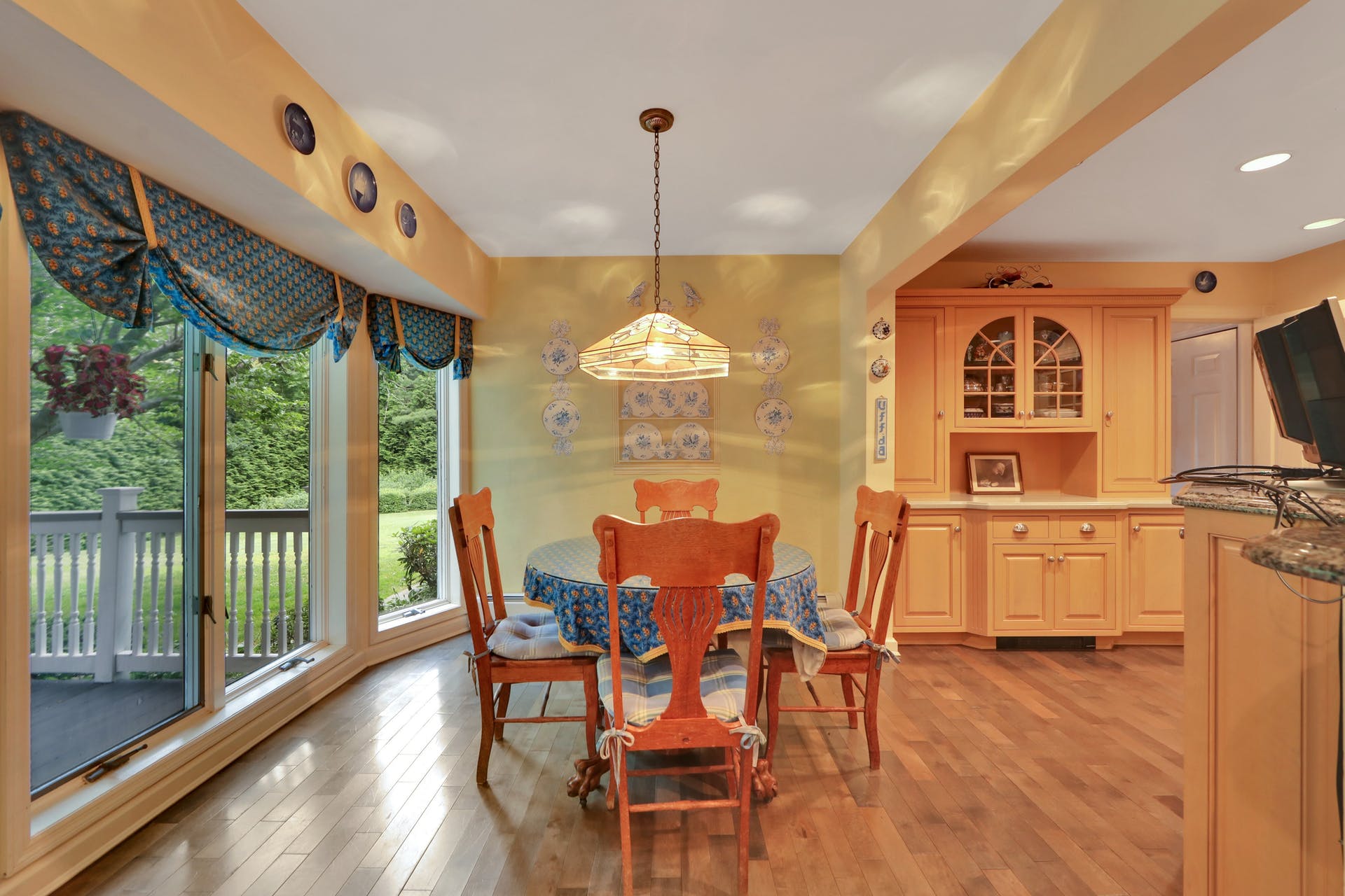 798 Huron Road