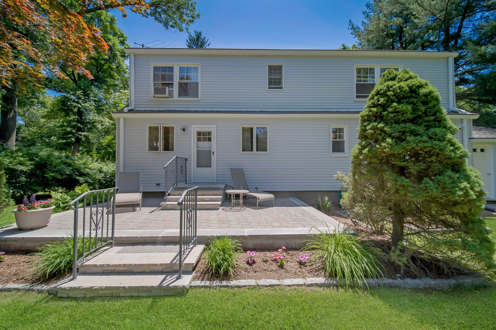 106 Pittis Avenue
