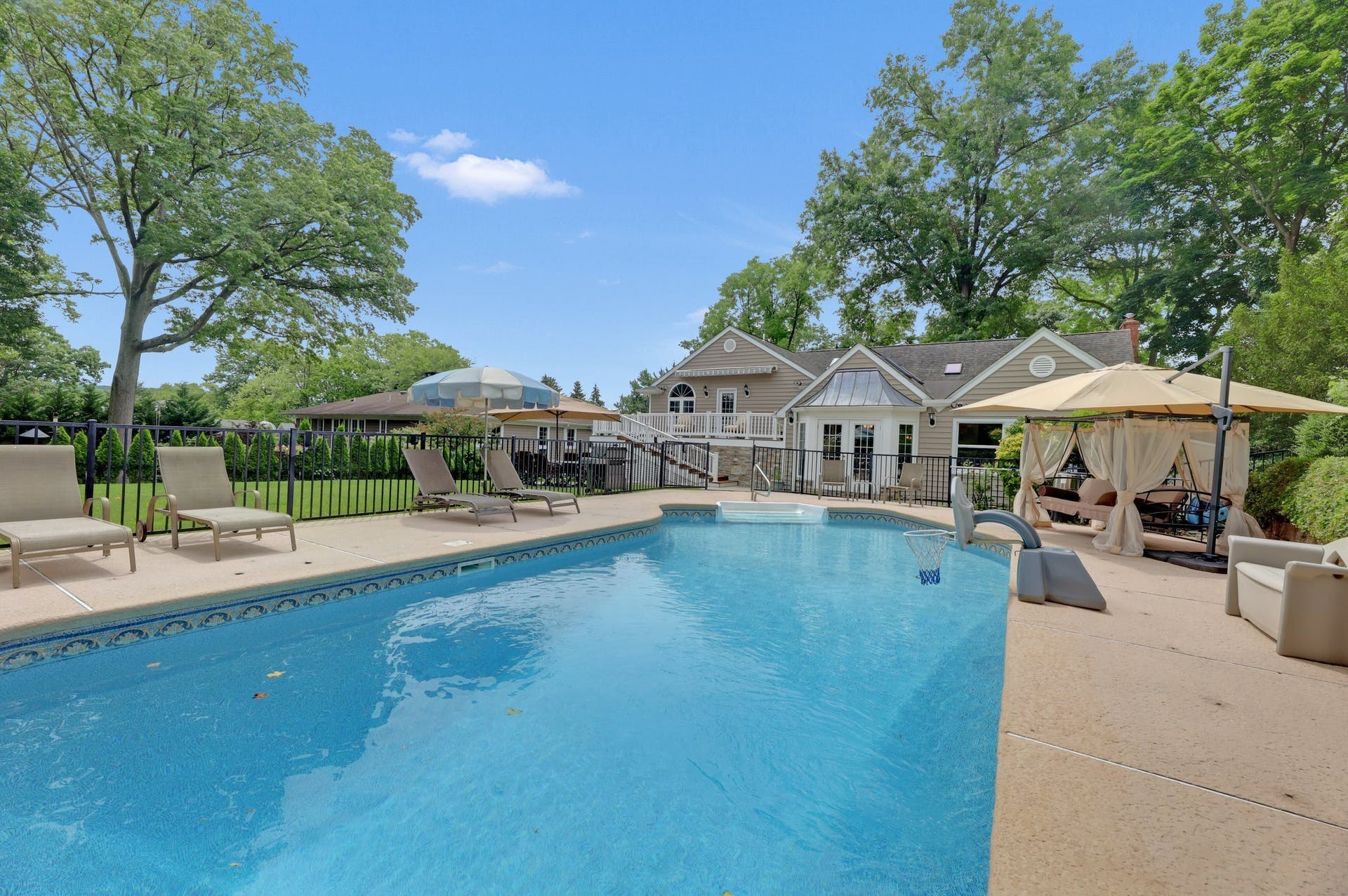 111 Erledon Road