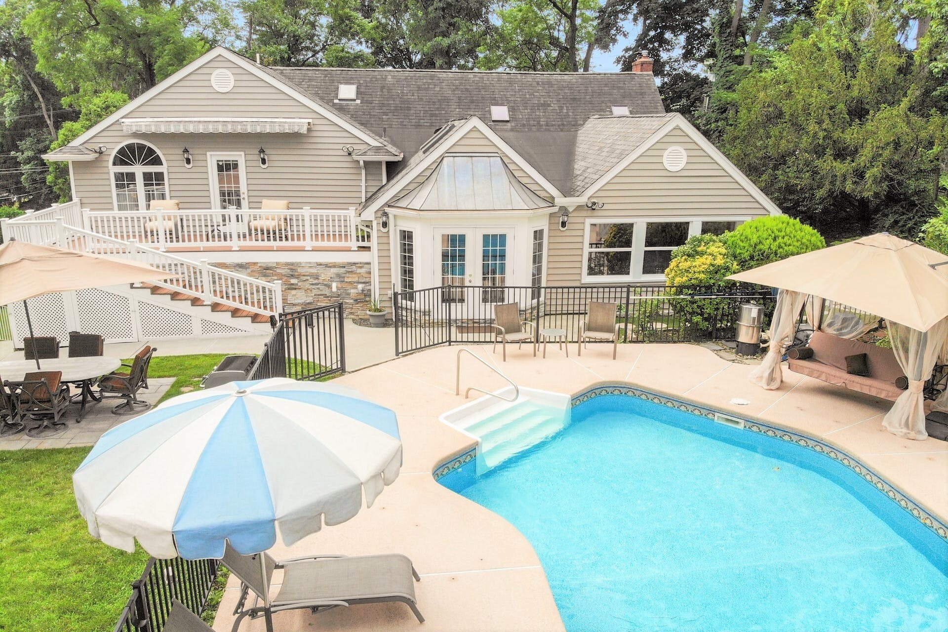 111 Erledon Road