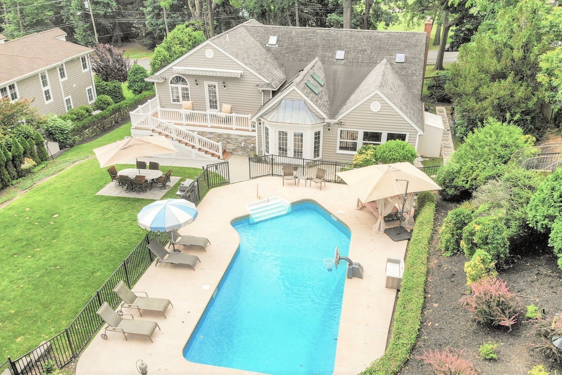 111 Erledon Road