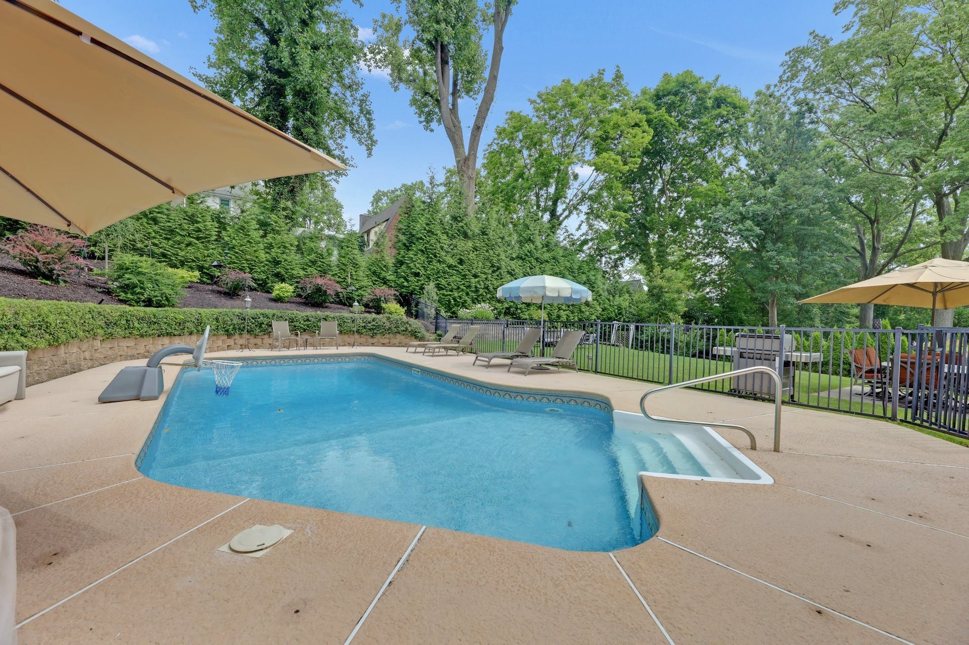111 Erledon Road