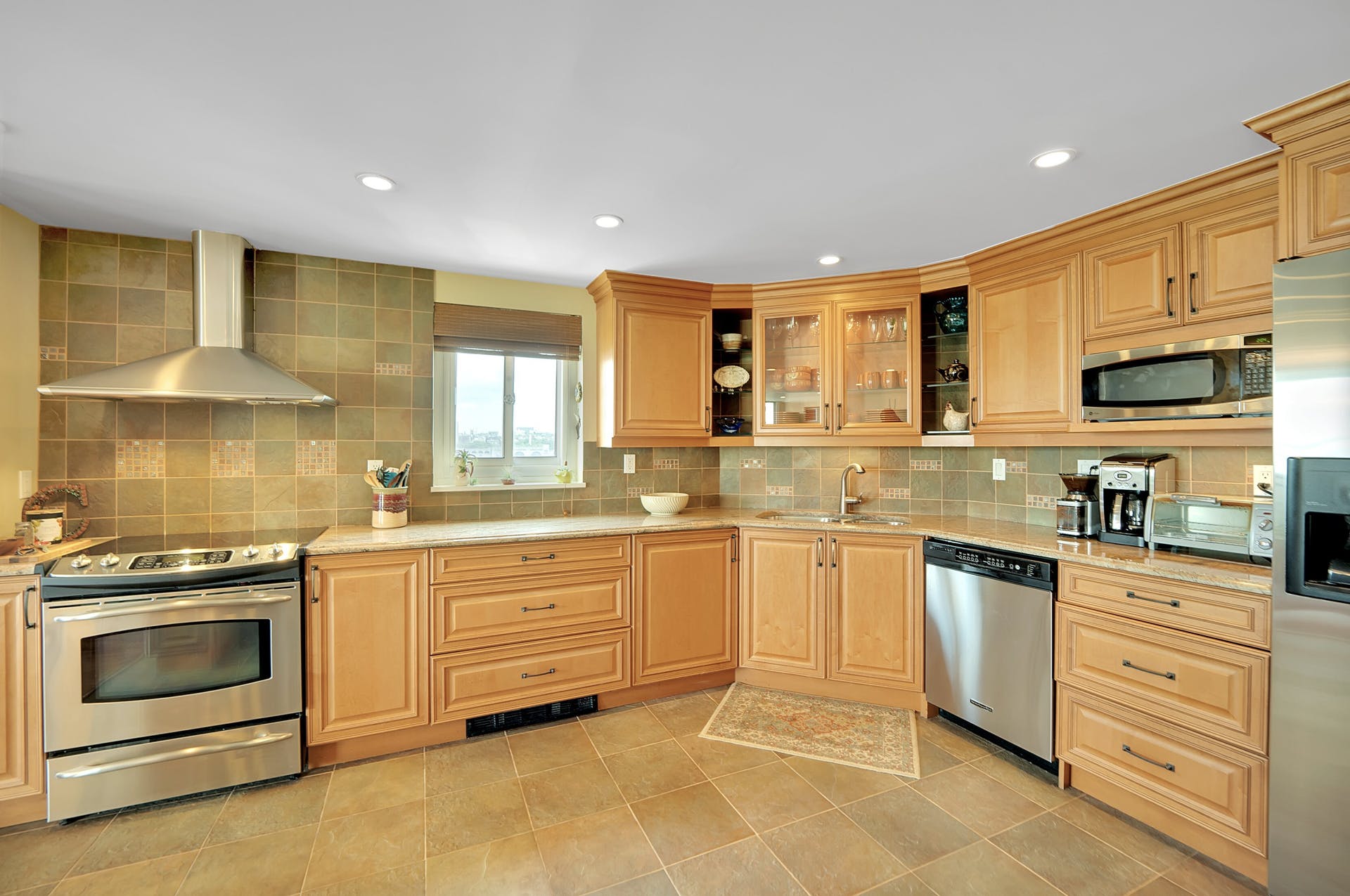 1055 River Road, #910 