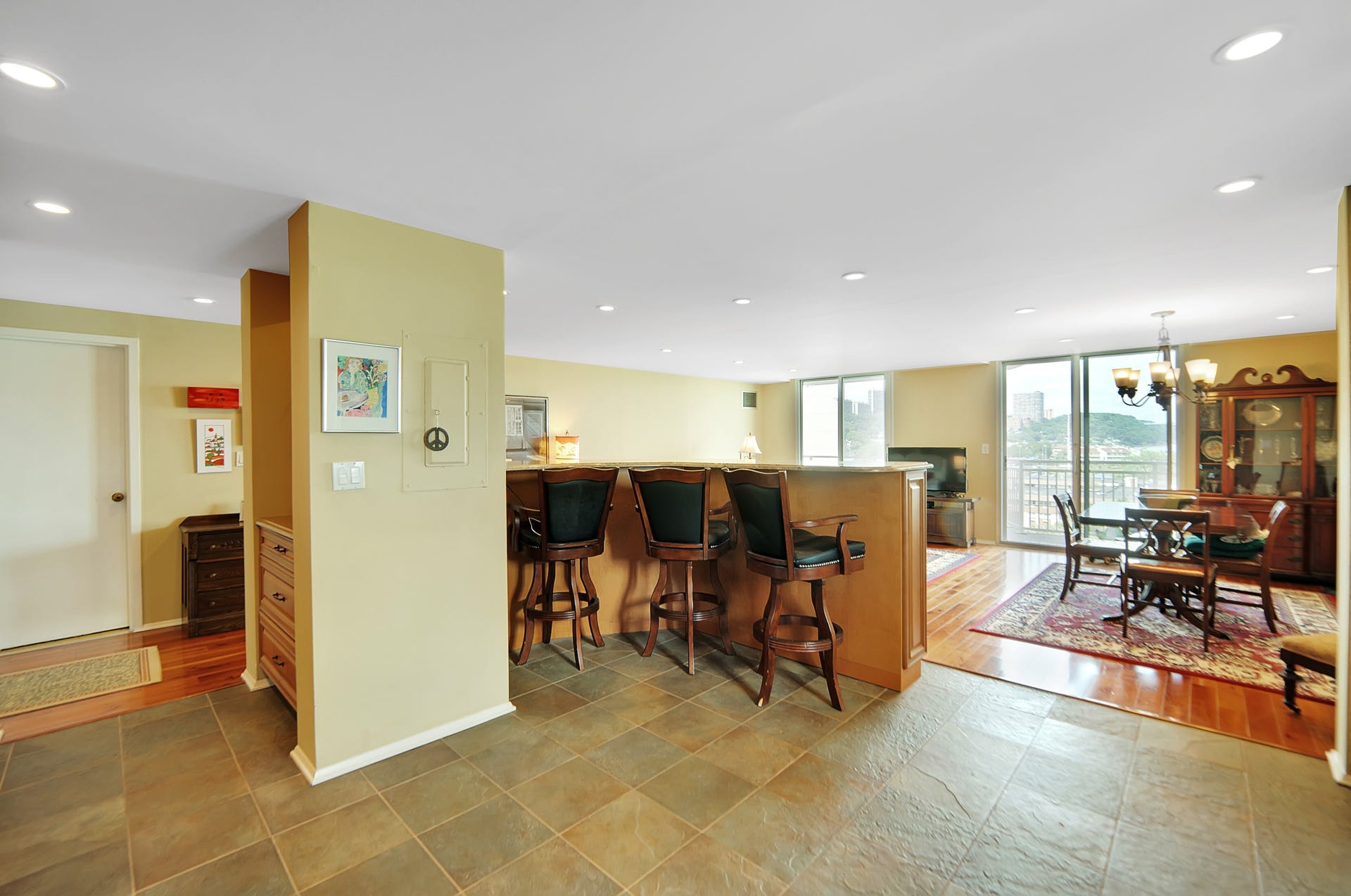 1055 River Road, #910 