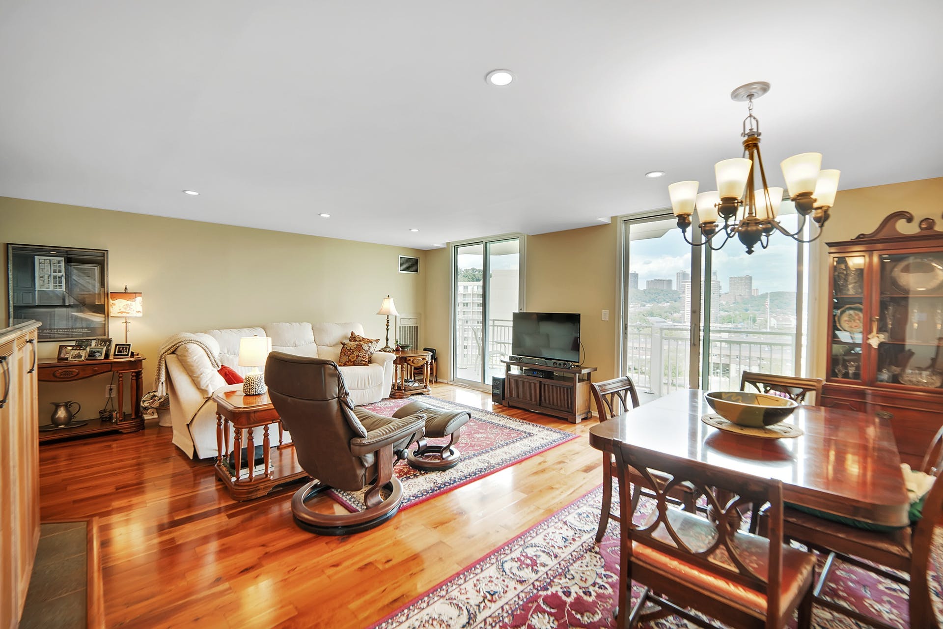1055 River Road, #910 