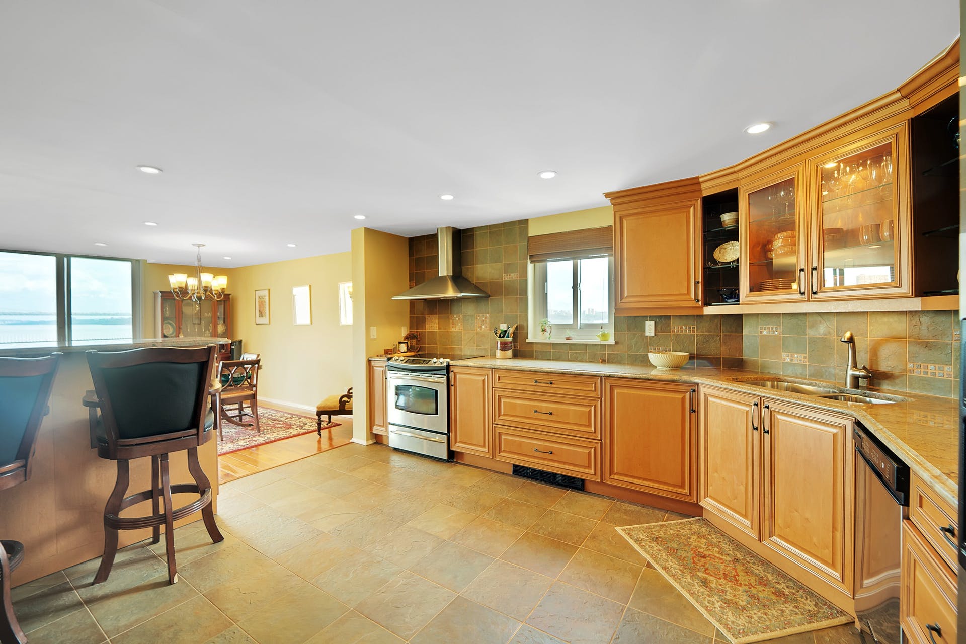 1055 River Road, #910 