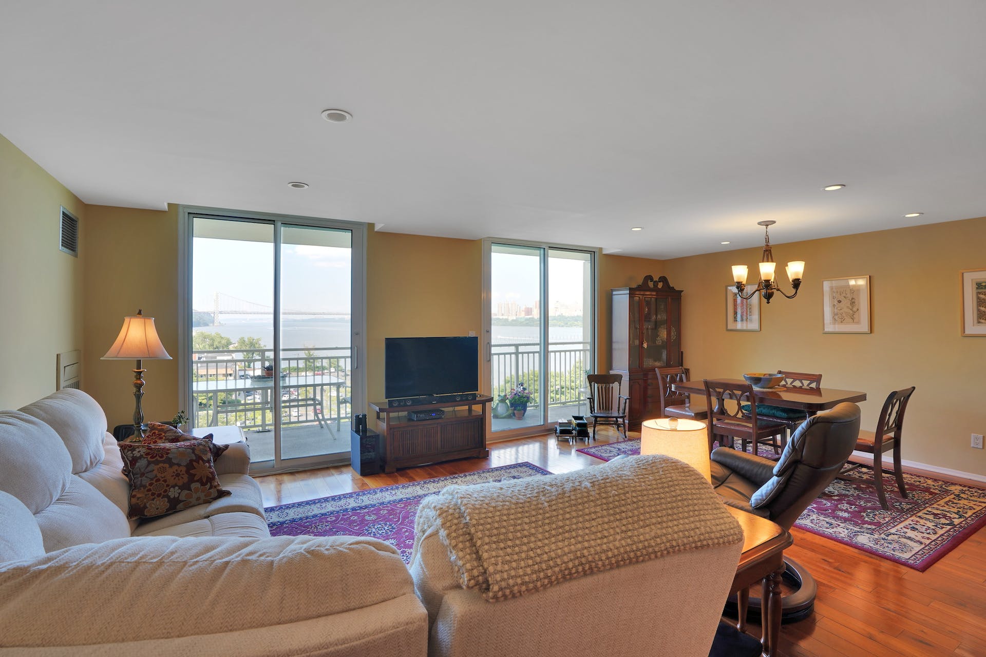 1055 River Road, #910 