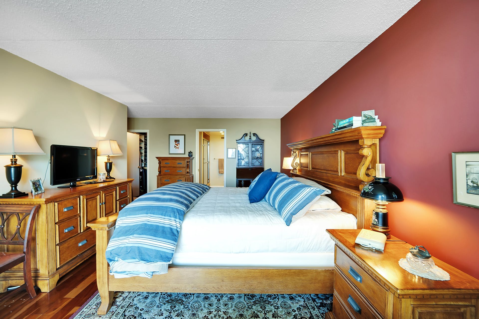 1055 River Road, #910 