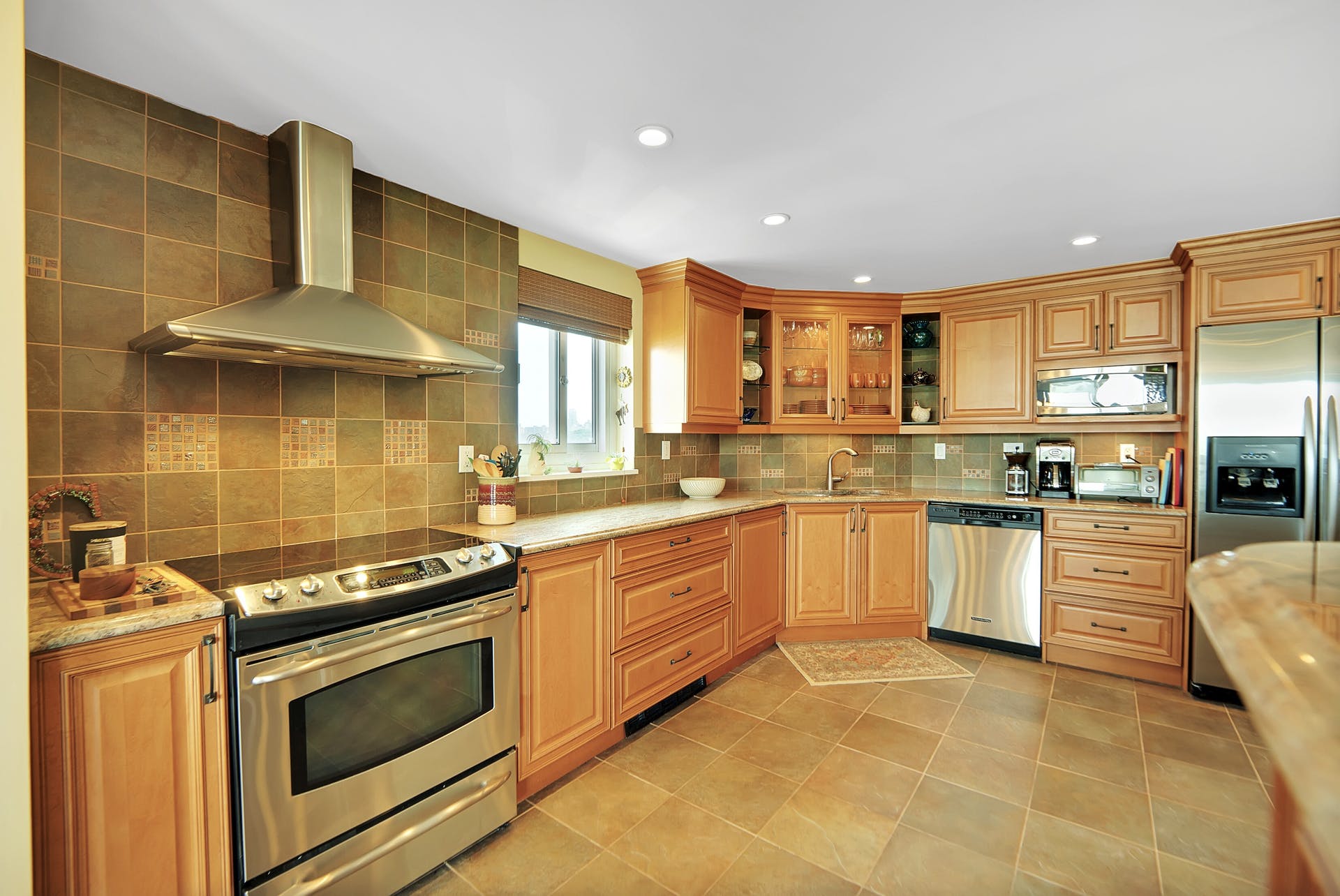 1055 River Road, #910 