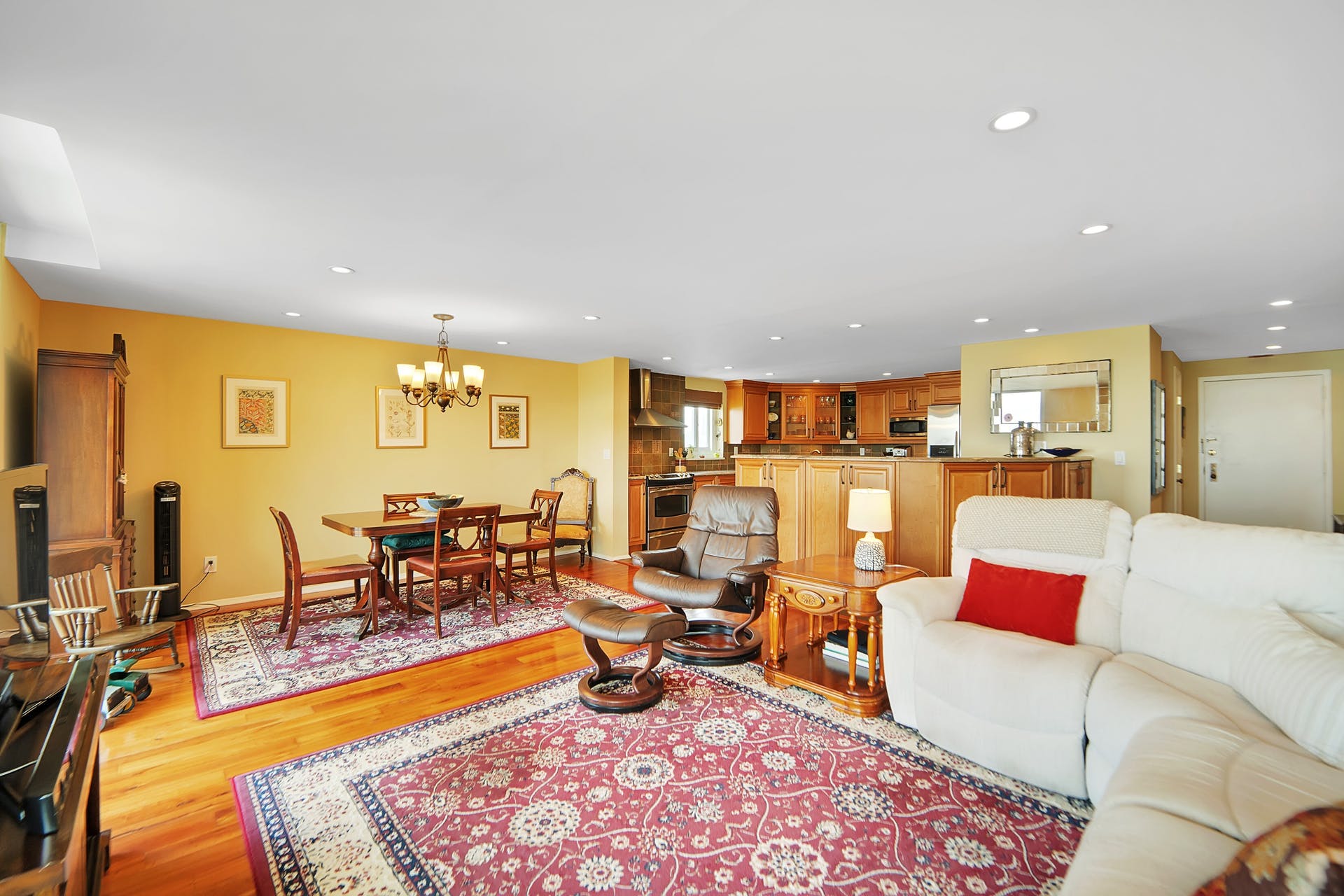 1055 River Road, #910 