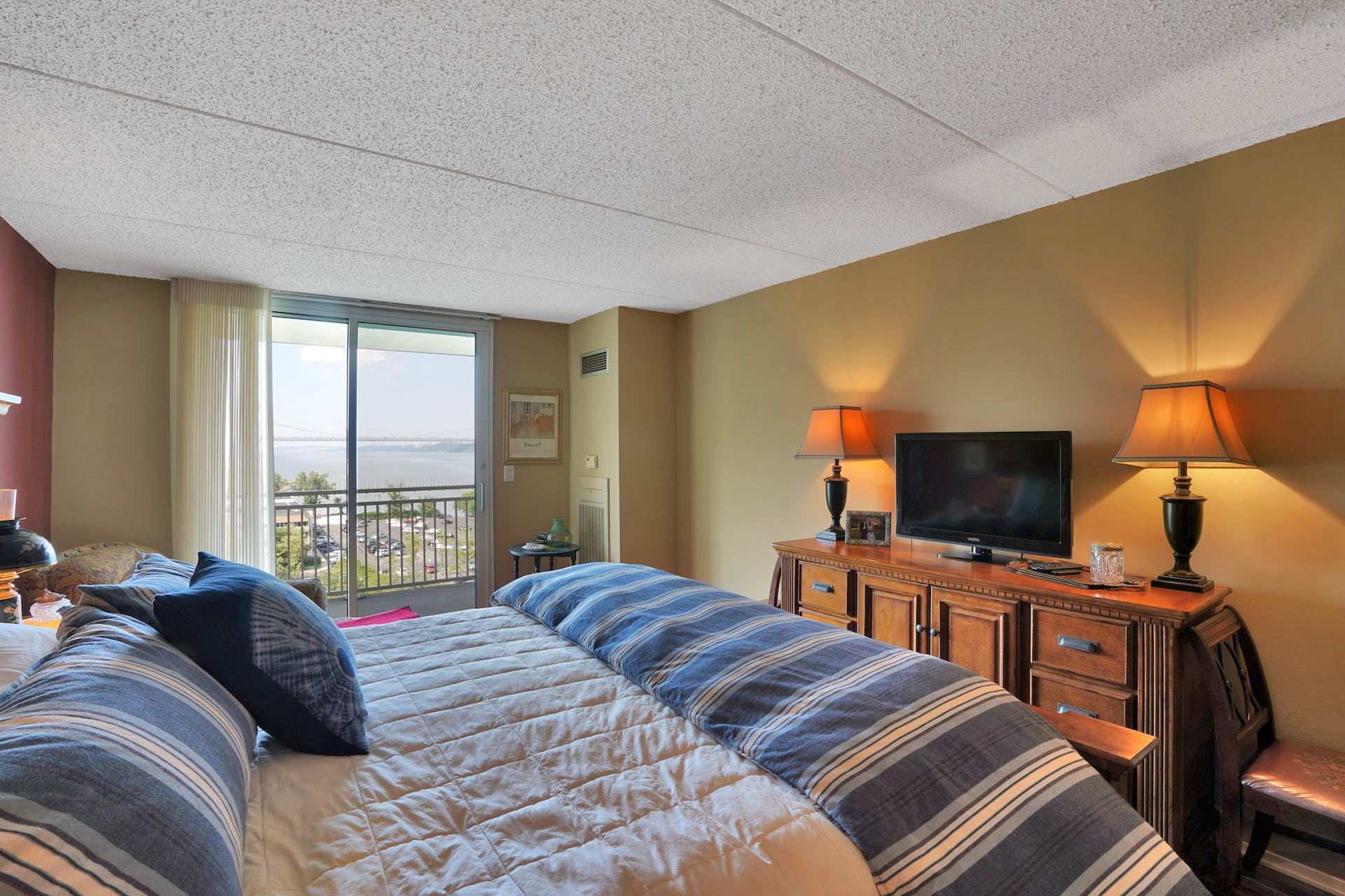 1055 River Road, #910 