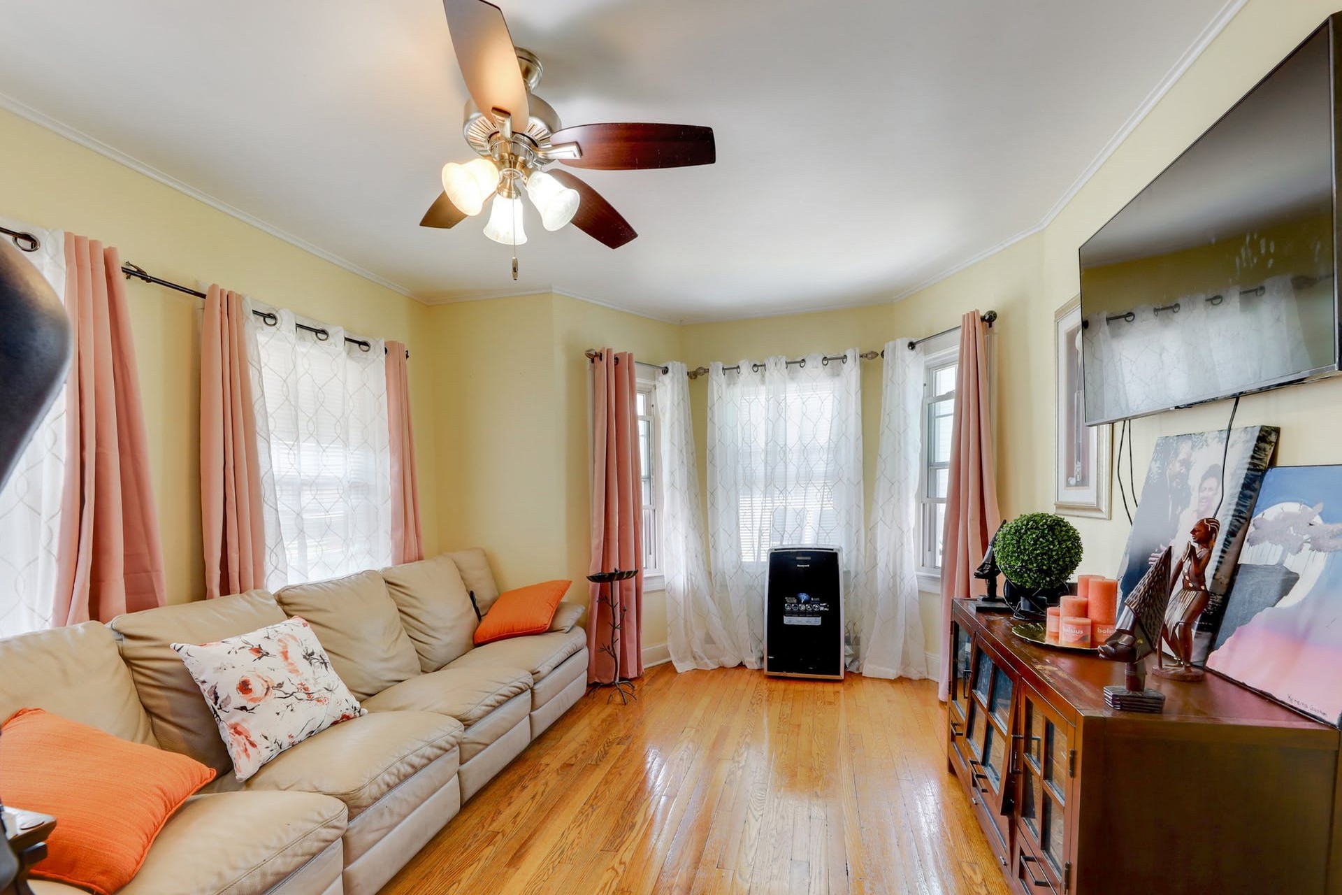1106 Tuxedo Square